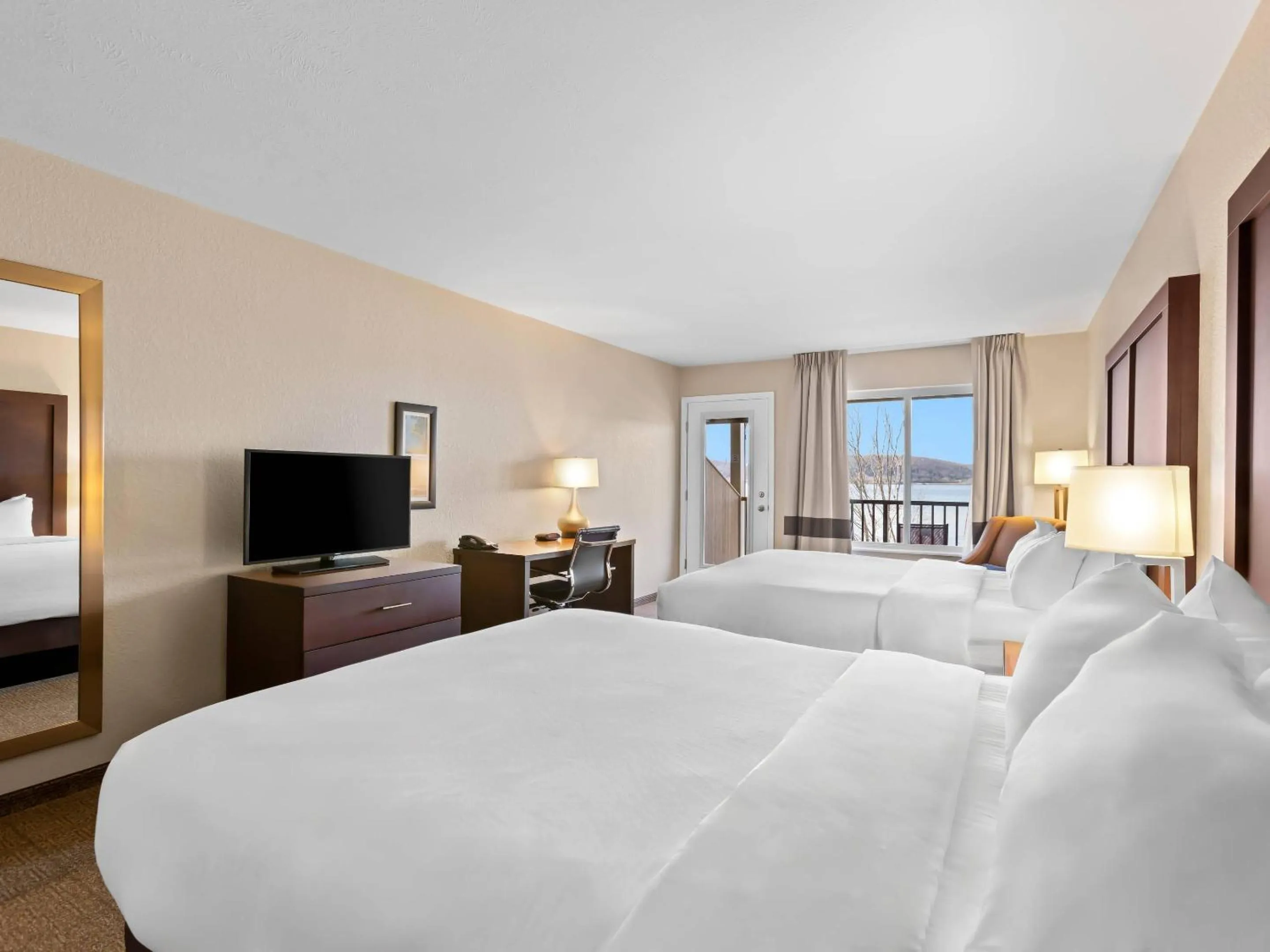 Bedroom, Bed in Comfort Inn & Suites Munising-Lakefront