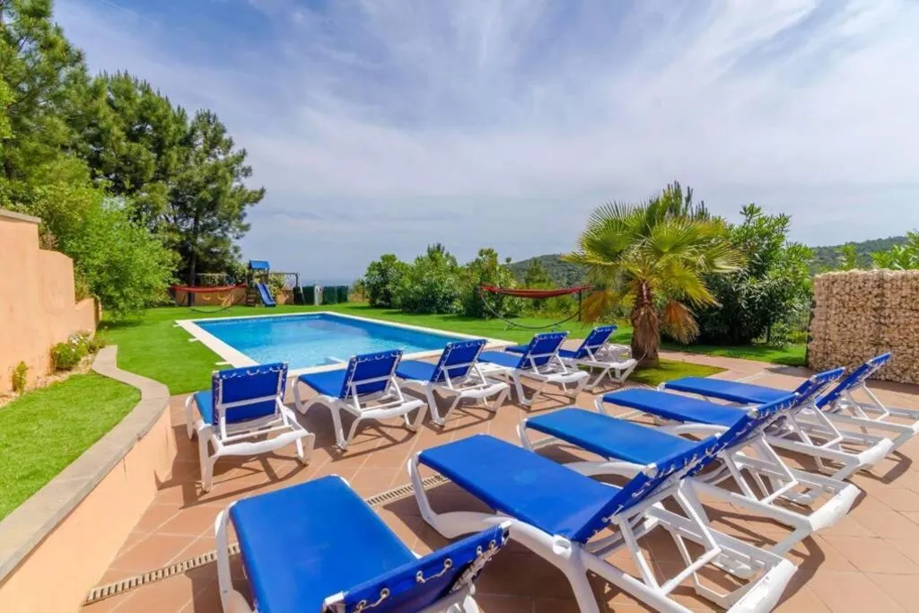 Swimming pool in Marimuntanya