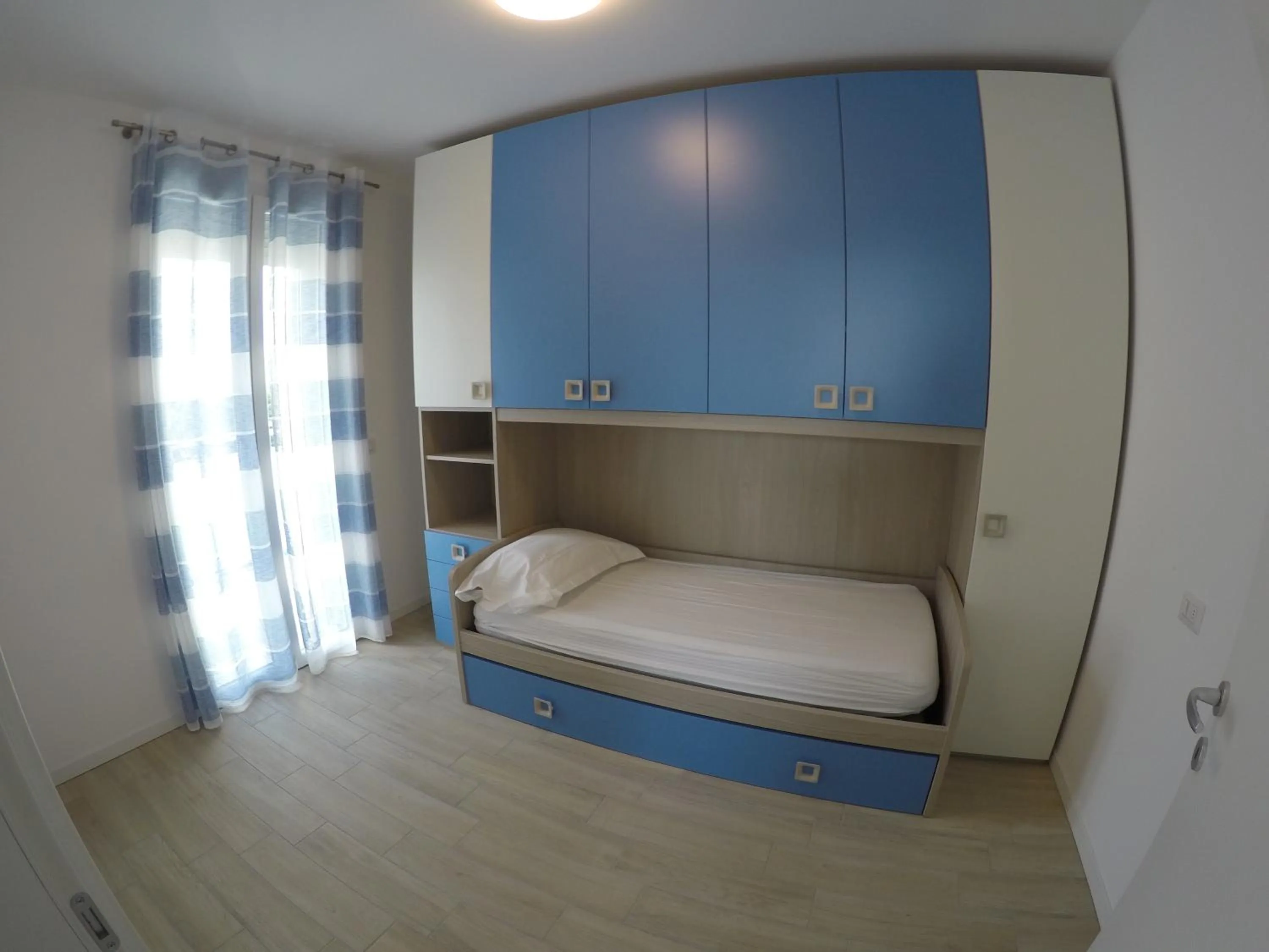 Bedroom, Bed in RESIDENCE CAORLE TRILOCALE CON PISCINA - Agenzia Cocal