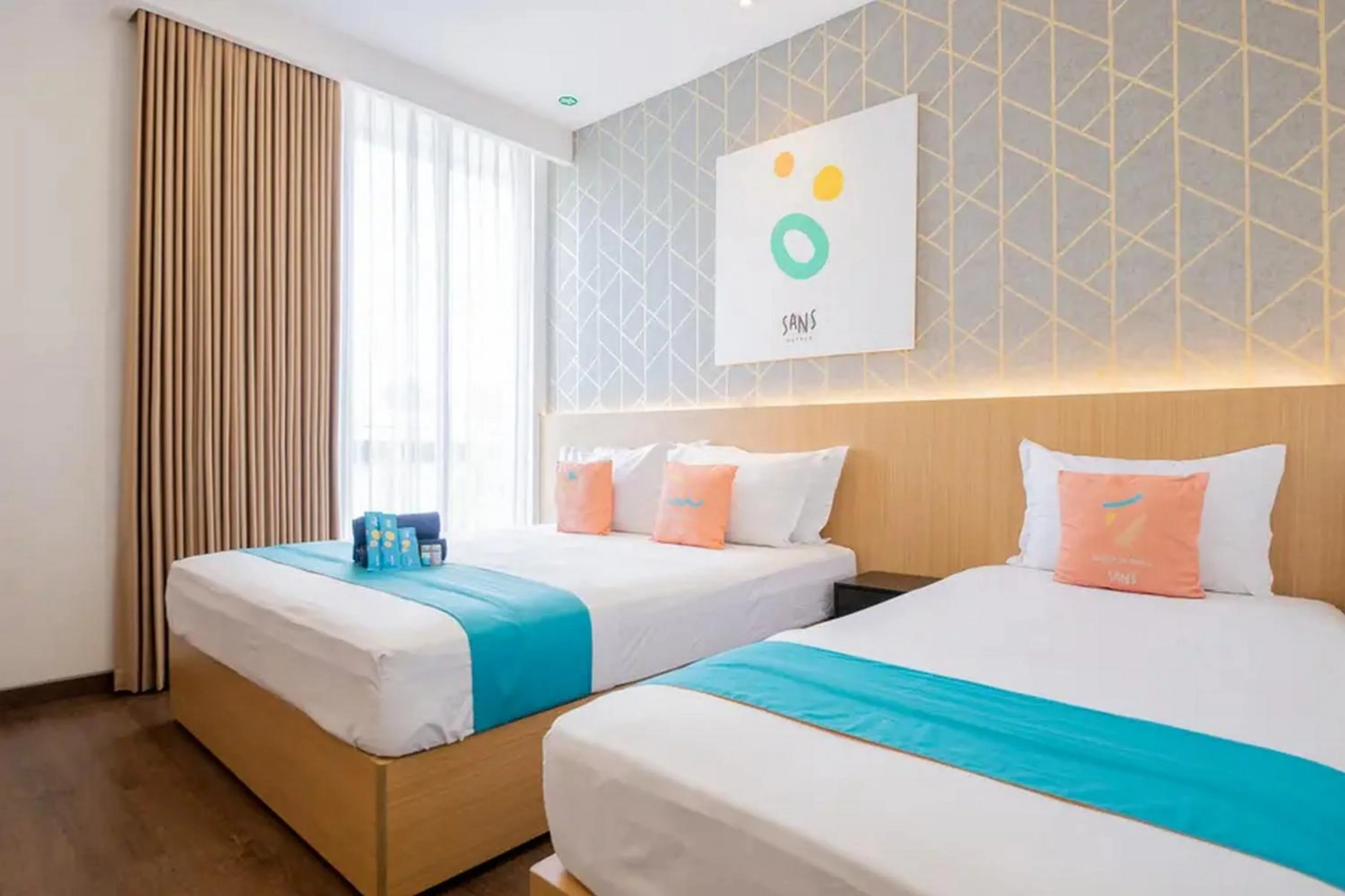 Bed in Sans Hotel Box Mansion Surabaya by RedDoorz