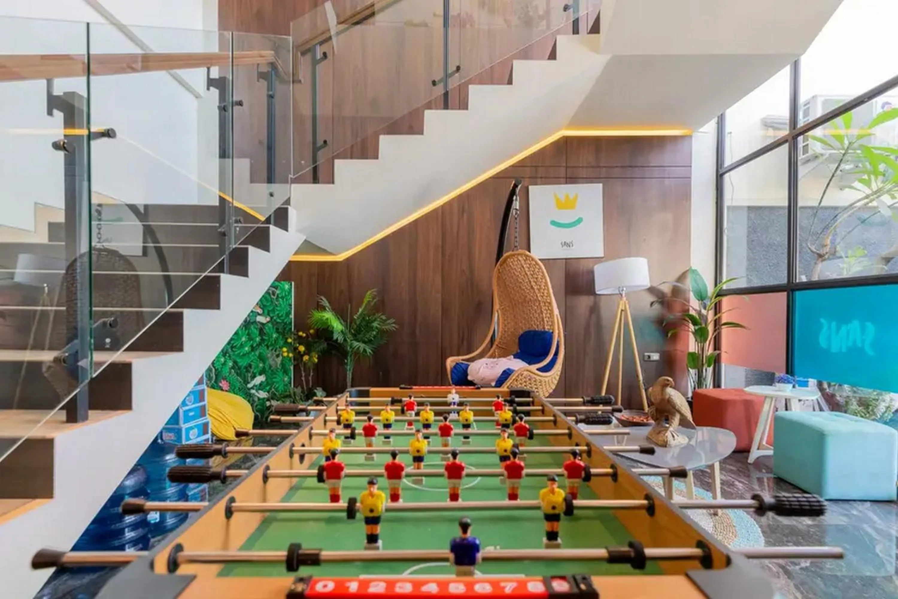 Game Room in Sans Hotel Box Mansion Surabaya by RedDoorz