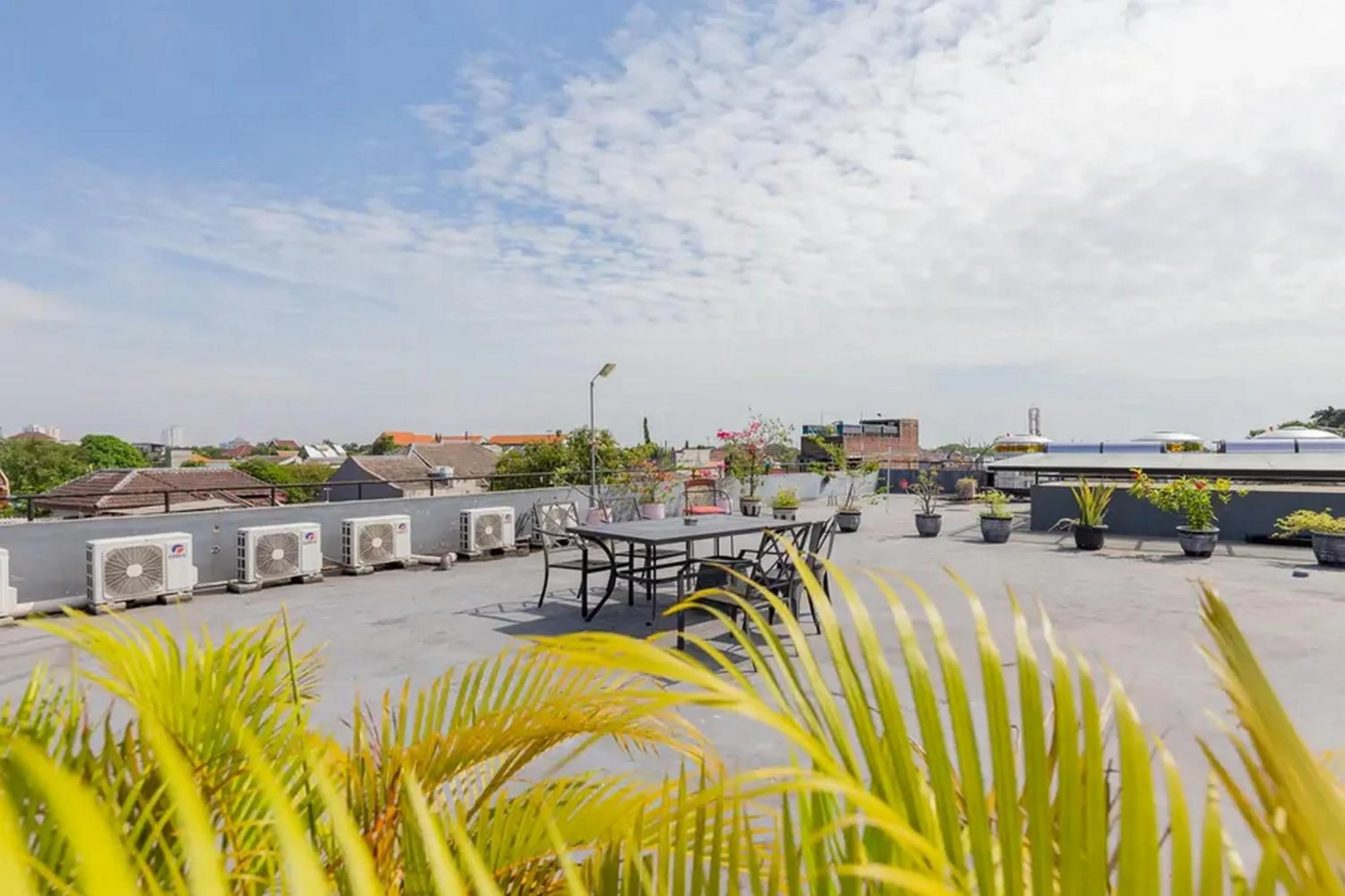 Property building in Sans Hotel Box Mansion Surabaya by RedDoorz