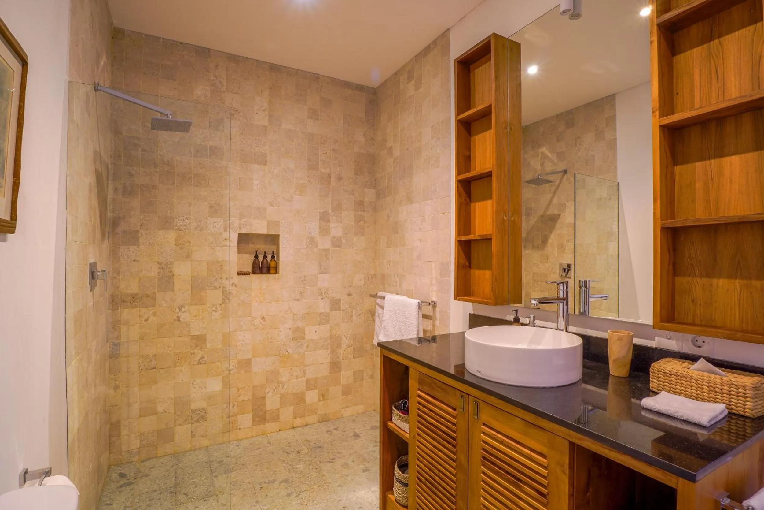 Paradise Garage Komodo Villa