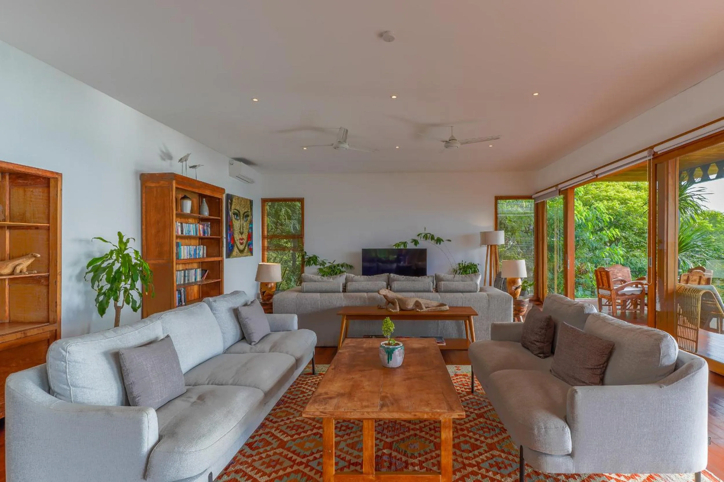 Paradise Garage Komodo Villa