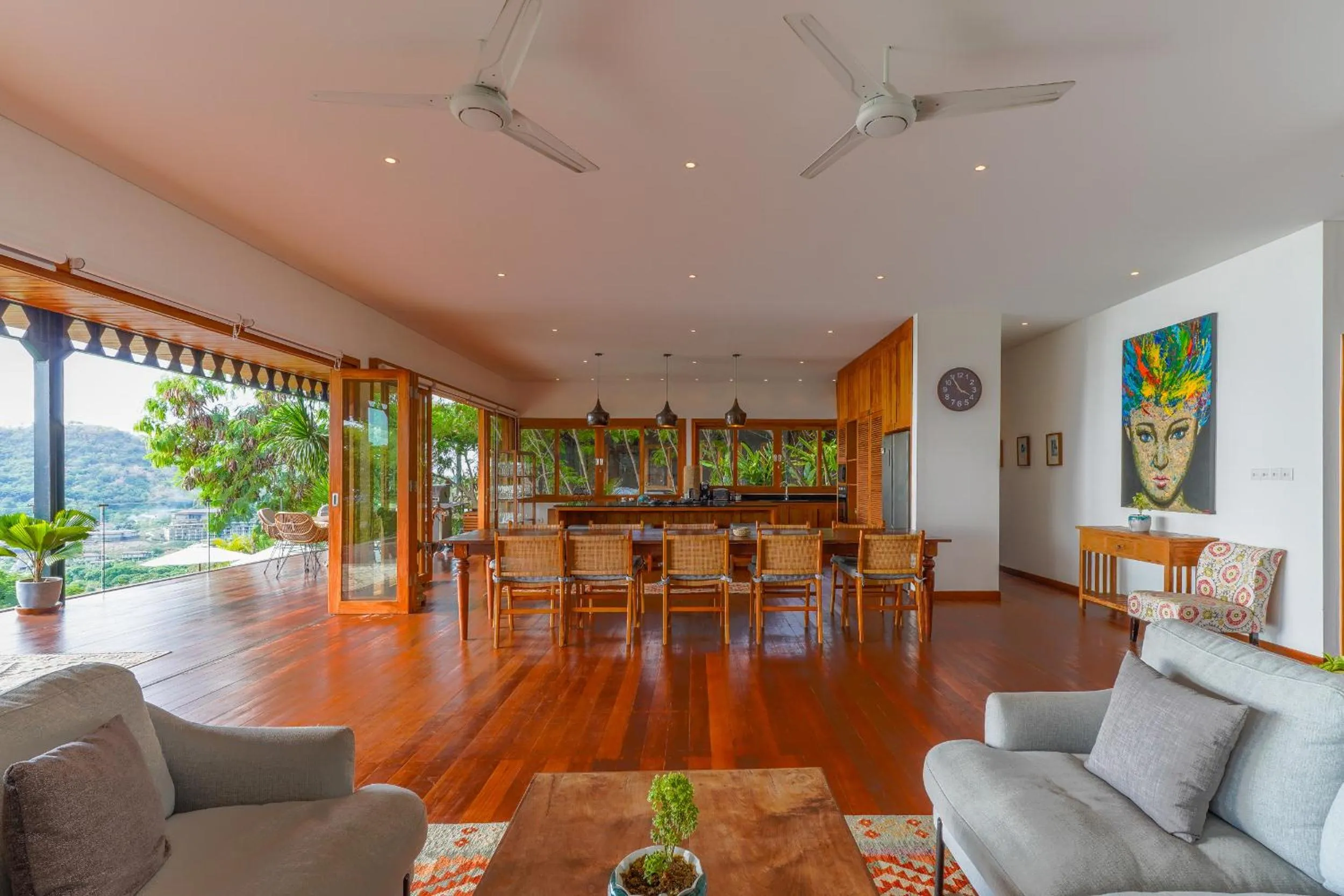 Paradise Garage Komodo Villa