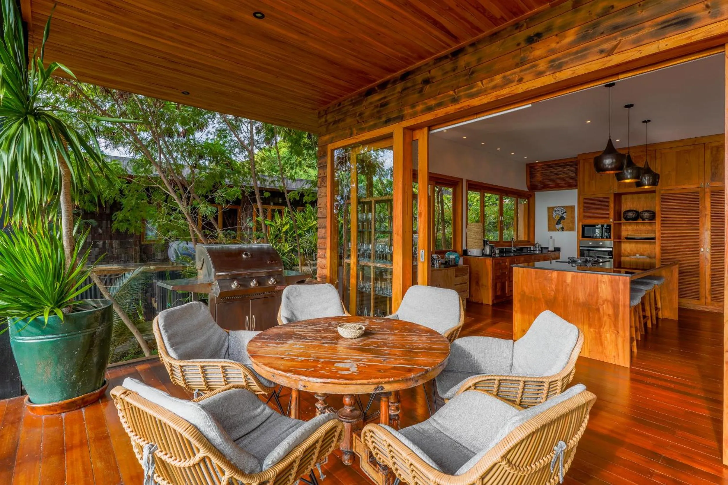 Paradise Garage Komodo Villa