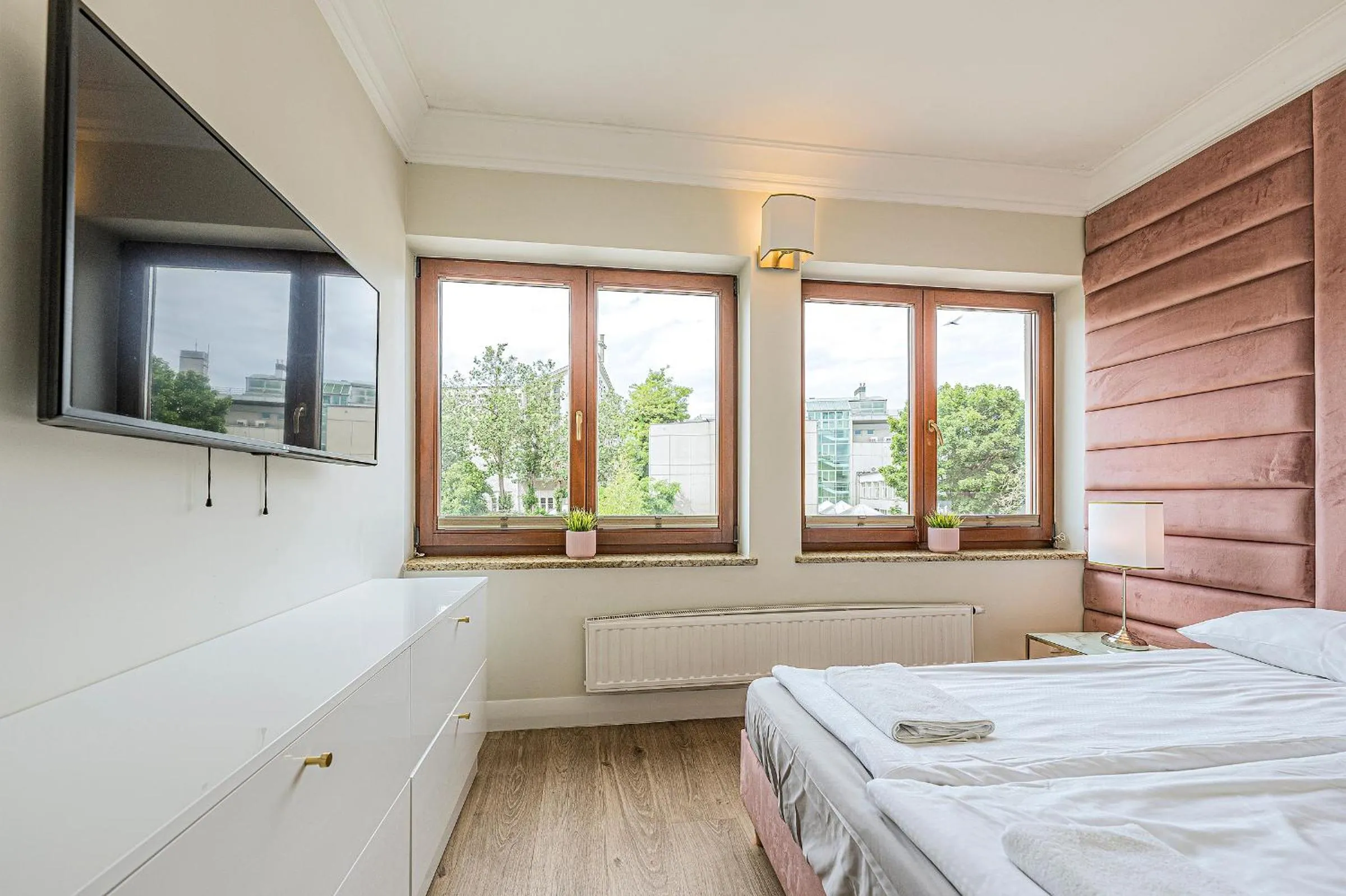 Inner courtyard view, Bed in Apartamenty Martini