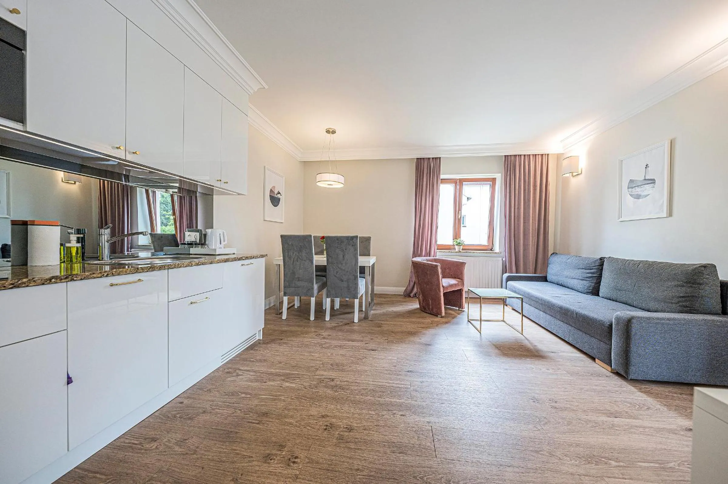 Kitchen or kitchenette in Apartamenty Martini