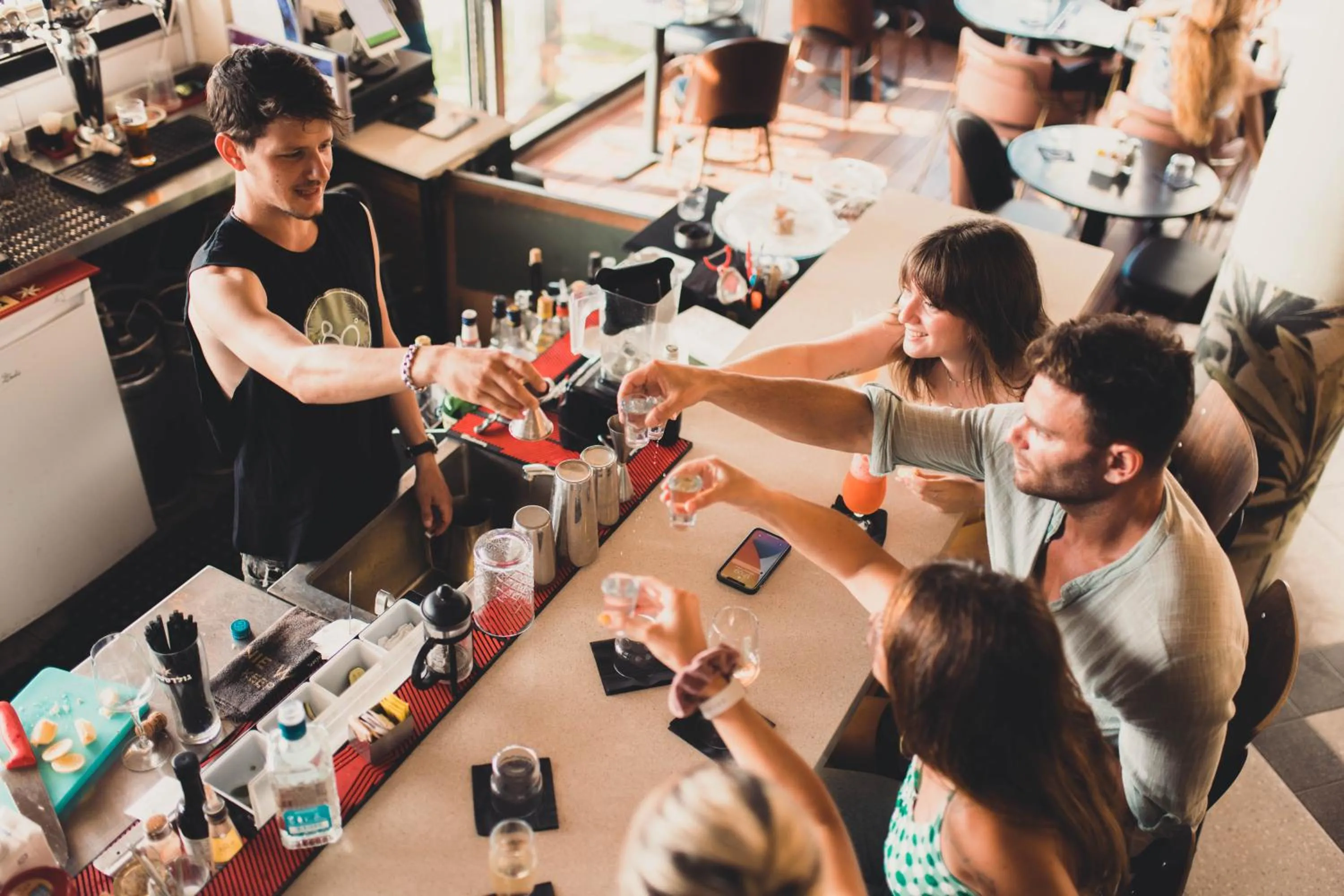 Restaurant/places to eat in 180 Boutique Hostel