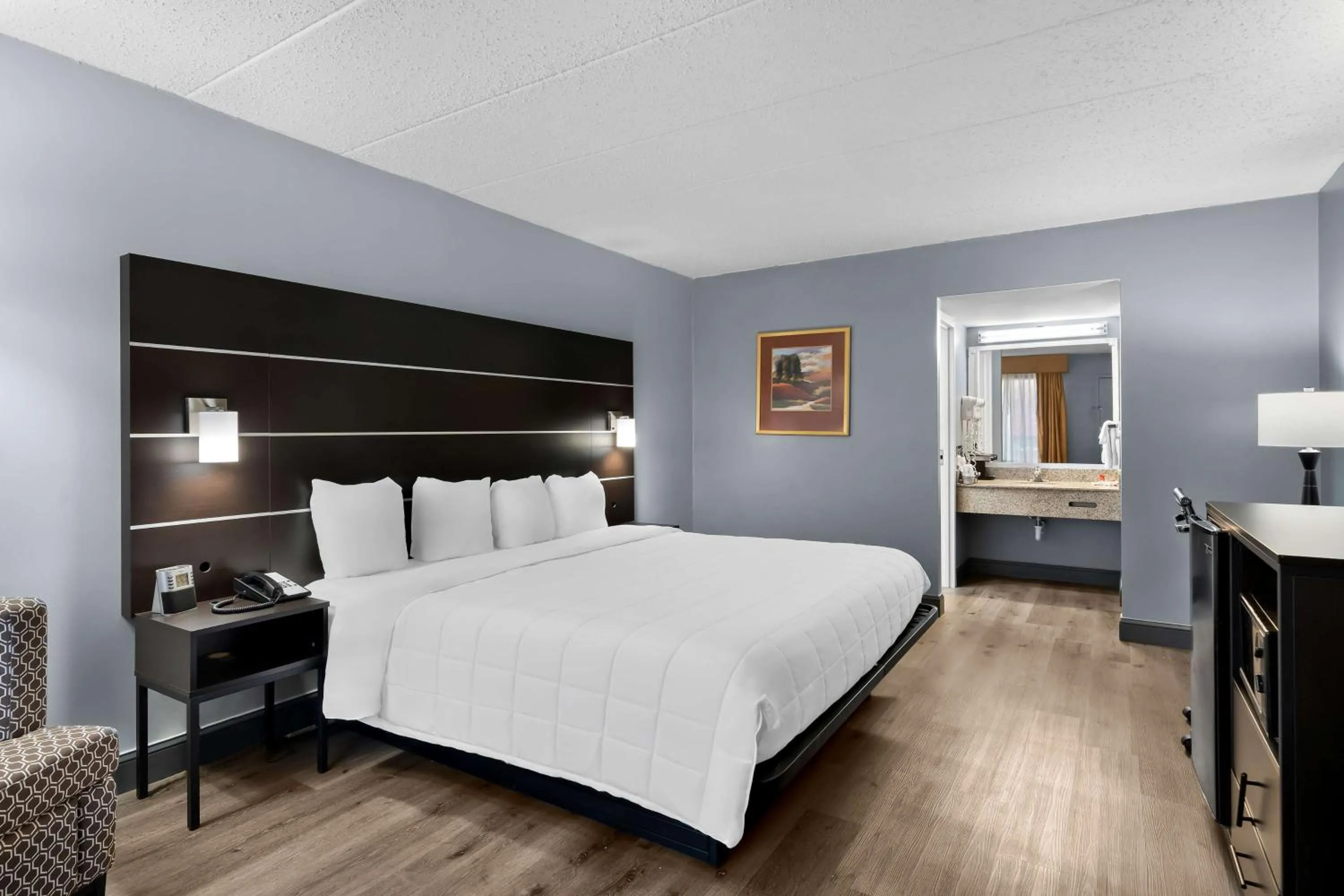 Bedroom, Bed in Brandywine Valley Inn SureStay Plus by Best Western