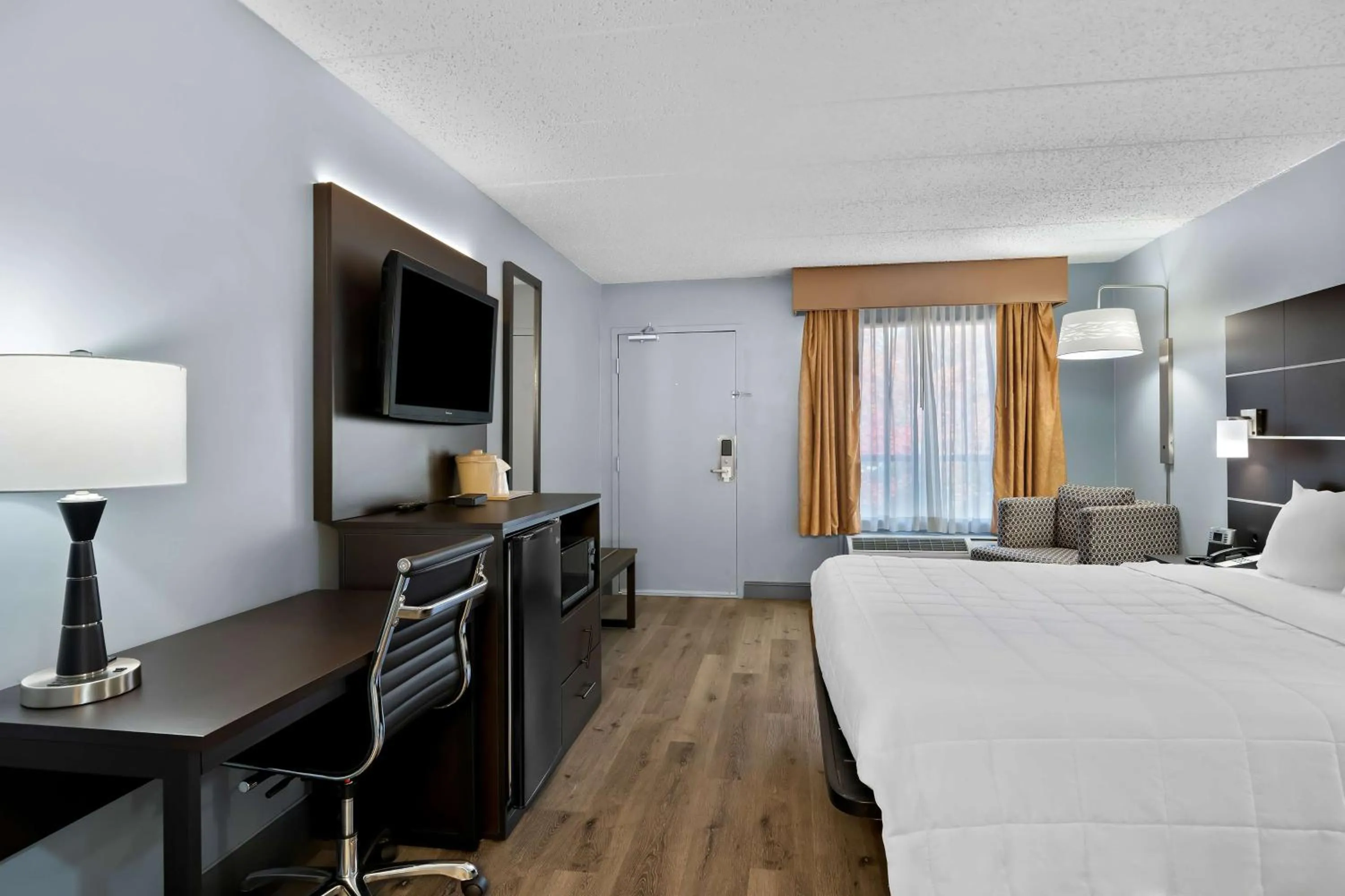 Bedroom, Bed in Brandywine Valley Inn SureStay Plus by Best Western