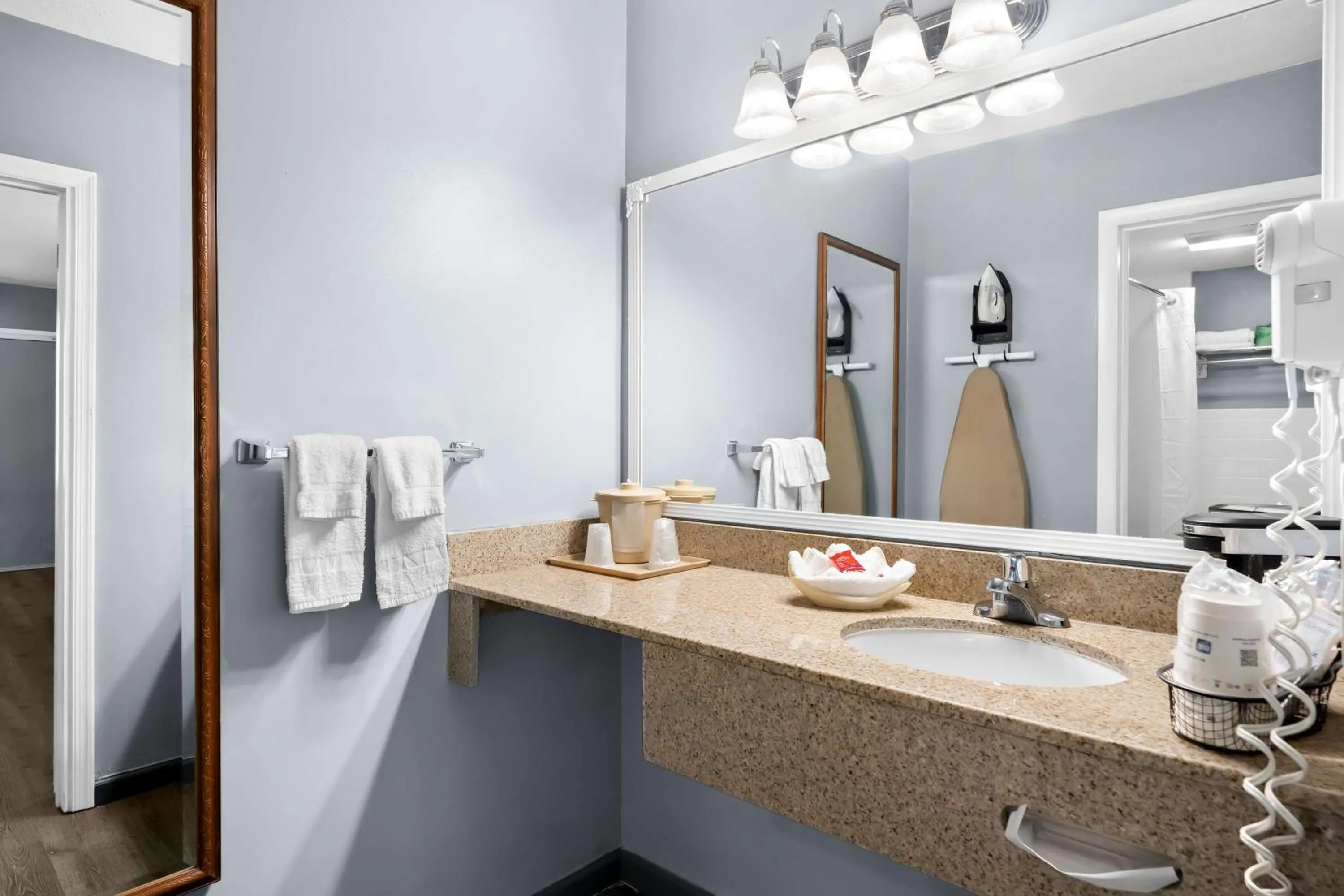 Bathroom in Brandywine Valley Inn SureStay Plus by Best Western