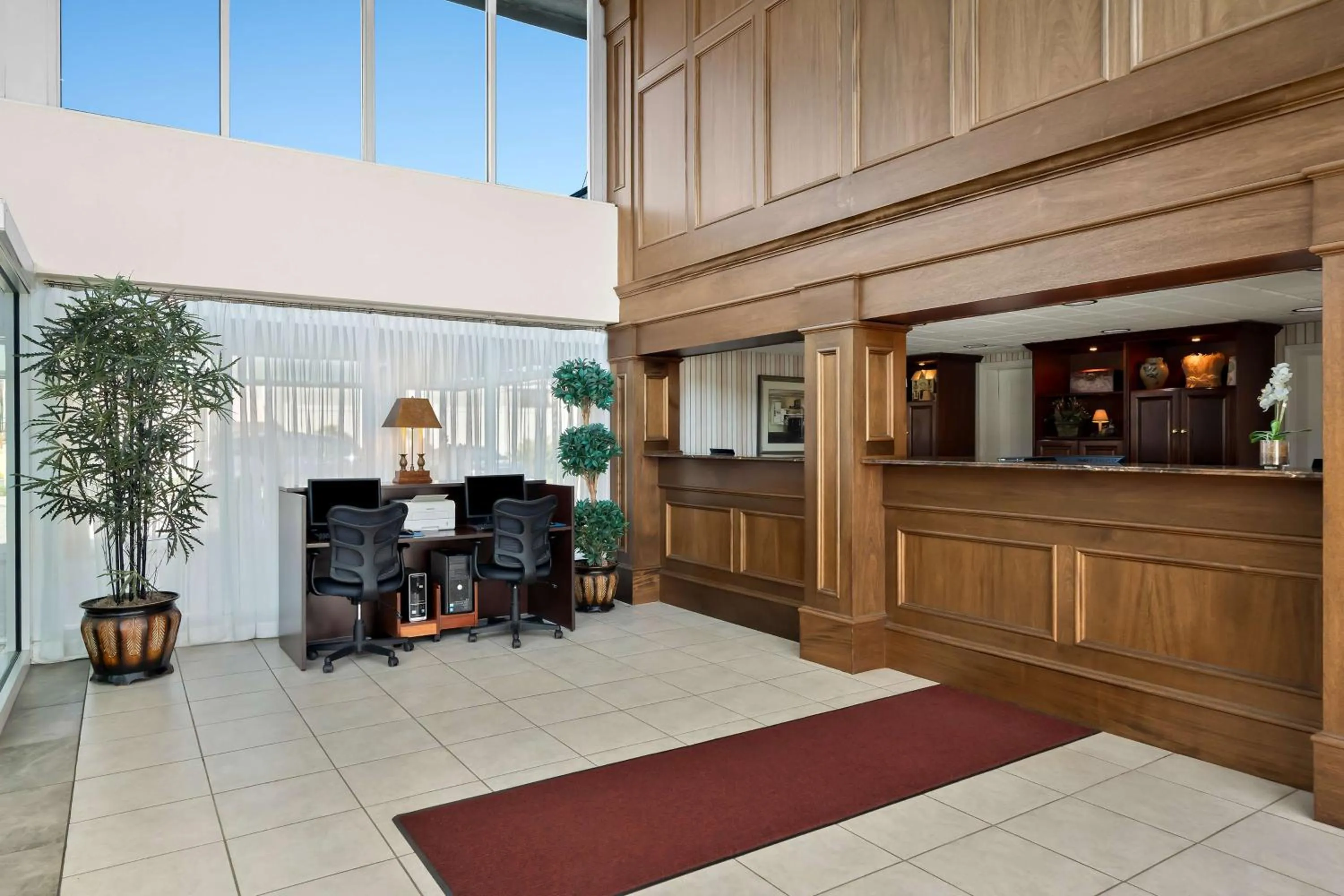 Lobby or reception in Brandywine Valley Inn SureStay Plus by Best Western