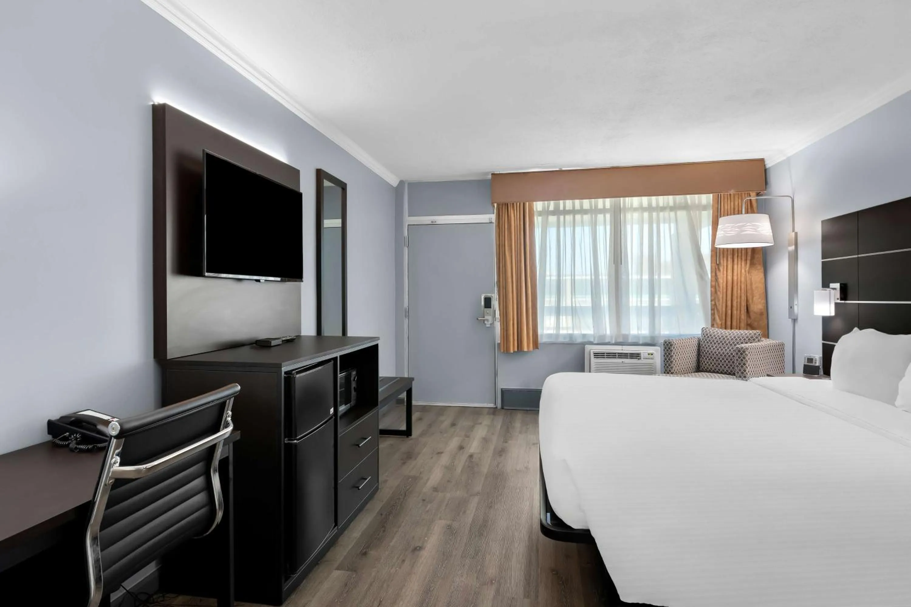 Bedroom, Bed in Brandywine Valley Inn SureStay Plus by Best Western