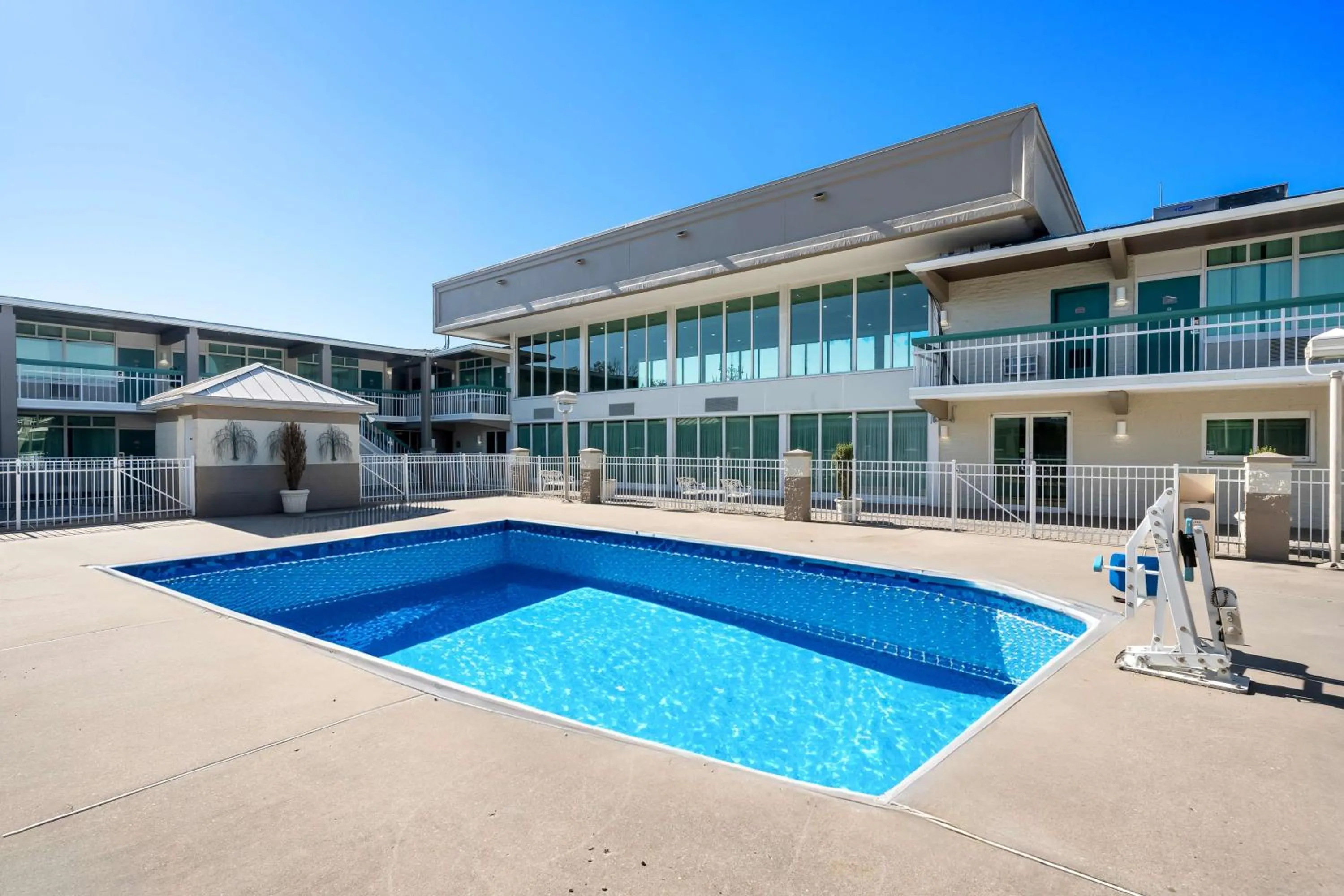 Pool view in Brandywine Valley Inn SureStay Plus by Best Western