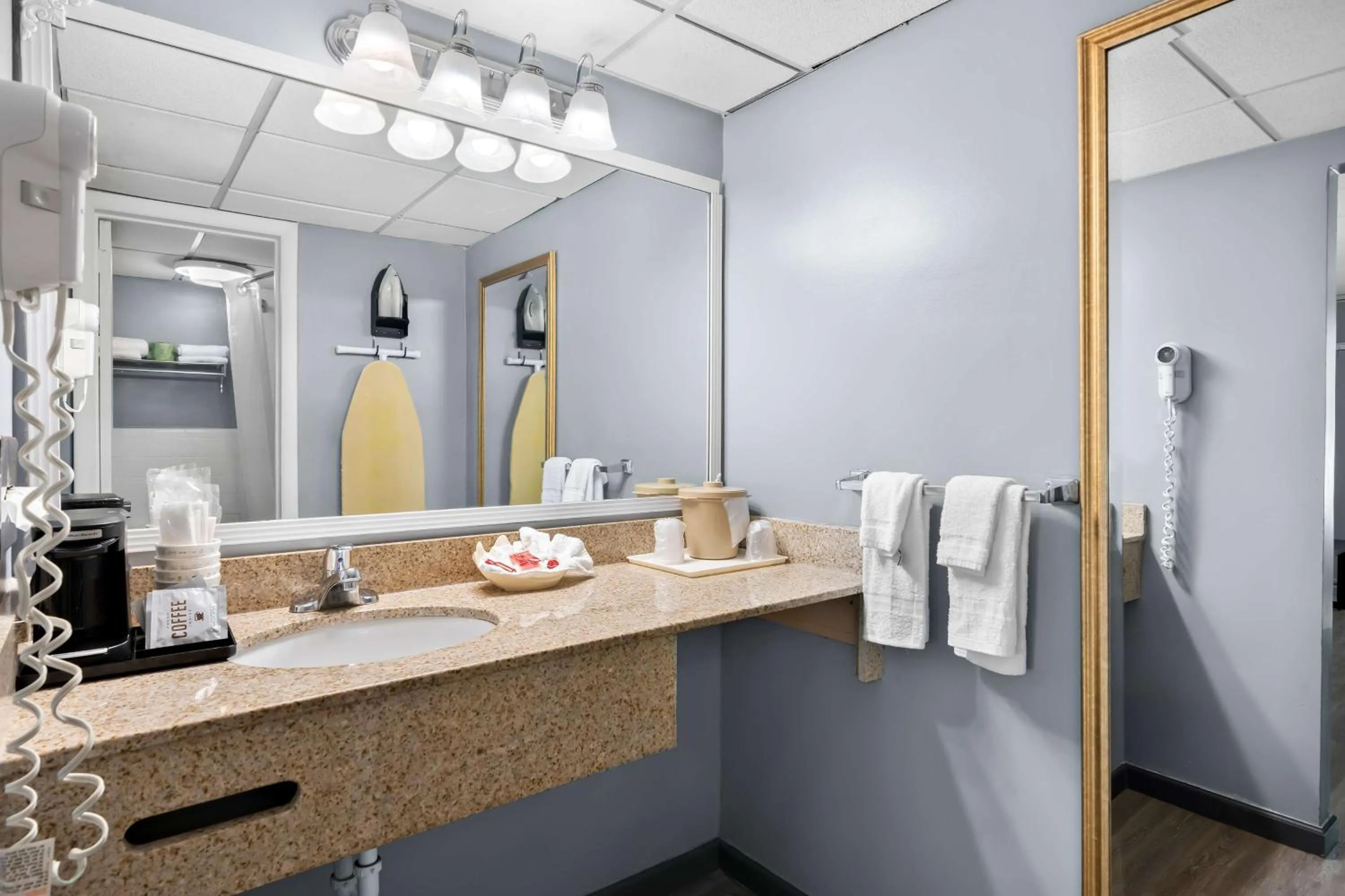 Bathroom in Brandywine Valley Inn SureStay Plus by Best Western