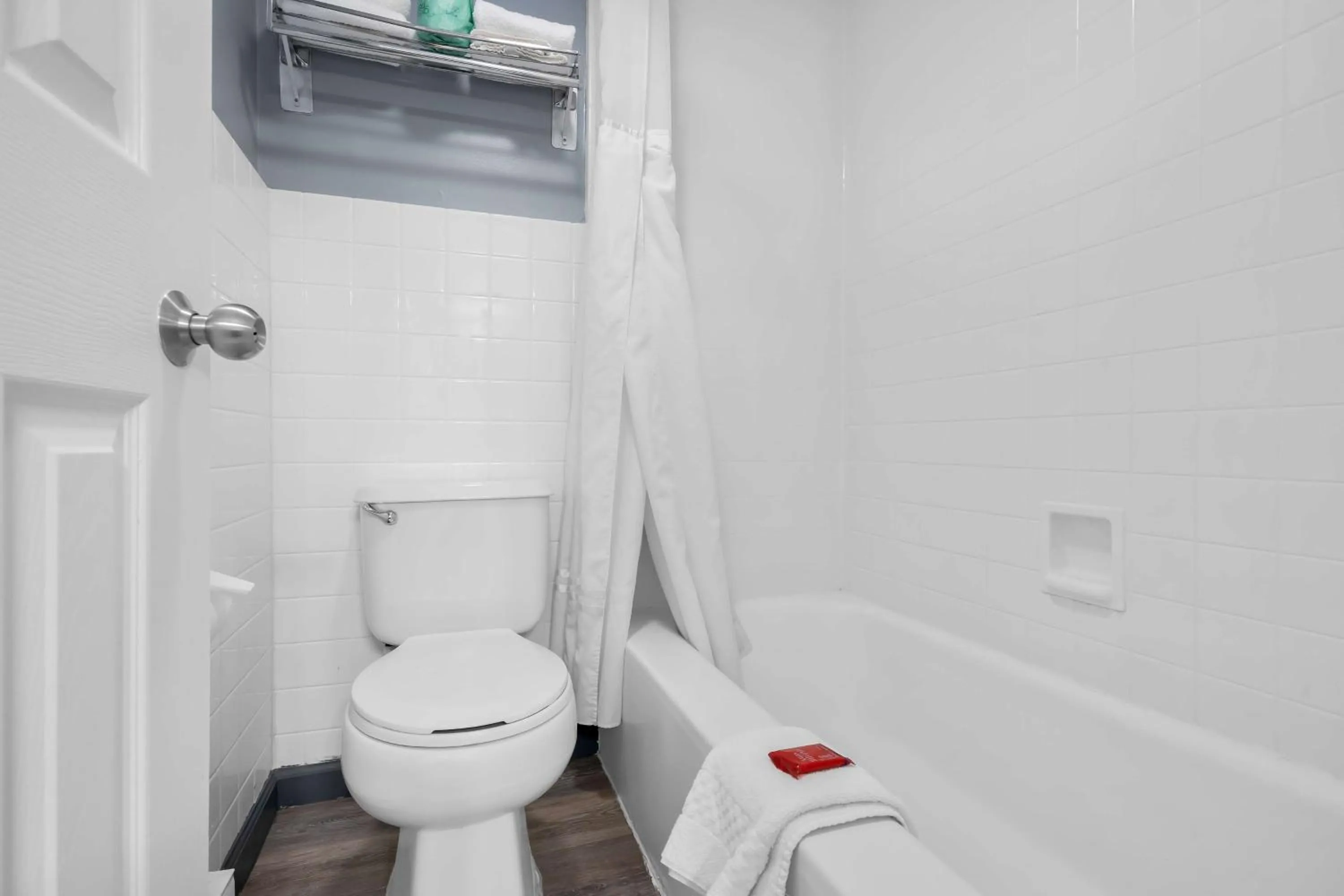 Bathroom in Brandywine Valley Inn SureStay Plus by Best Western