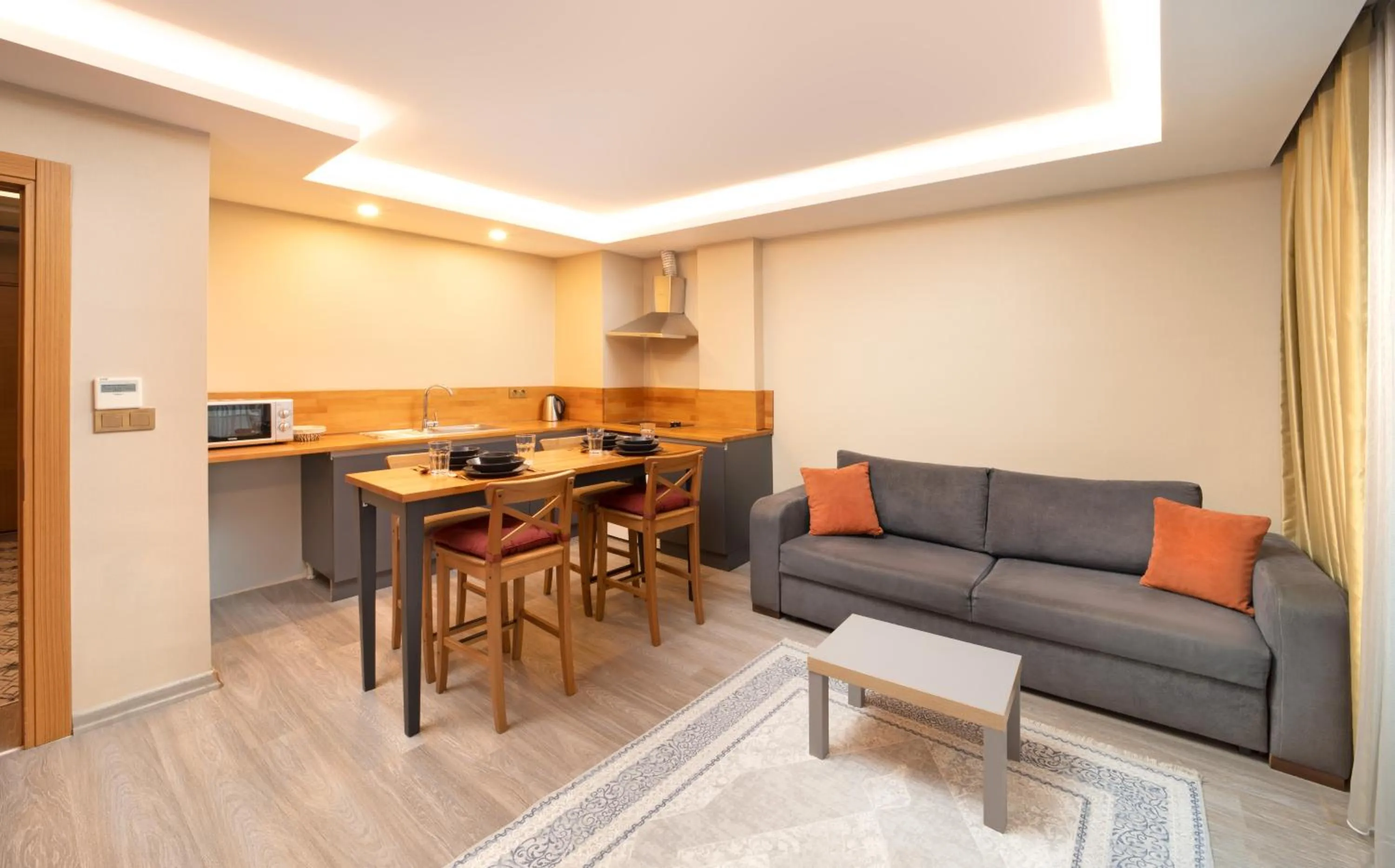 TV and multimedia in Family Time Suites Hotel