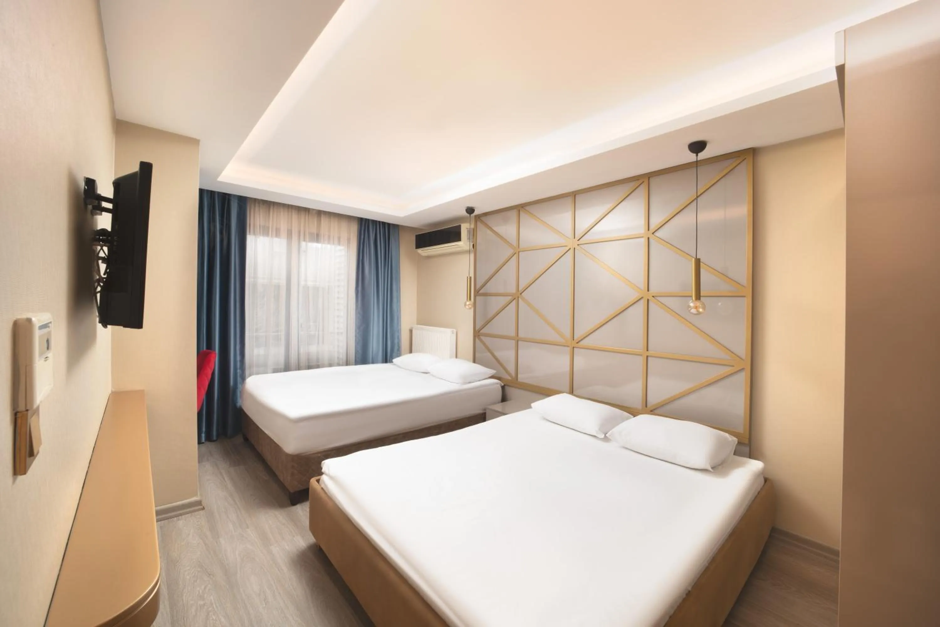 Bed in Family Time Suites Hotel