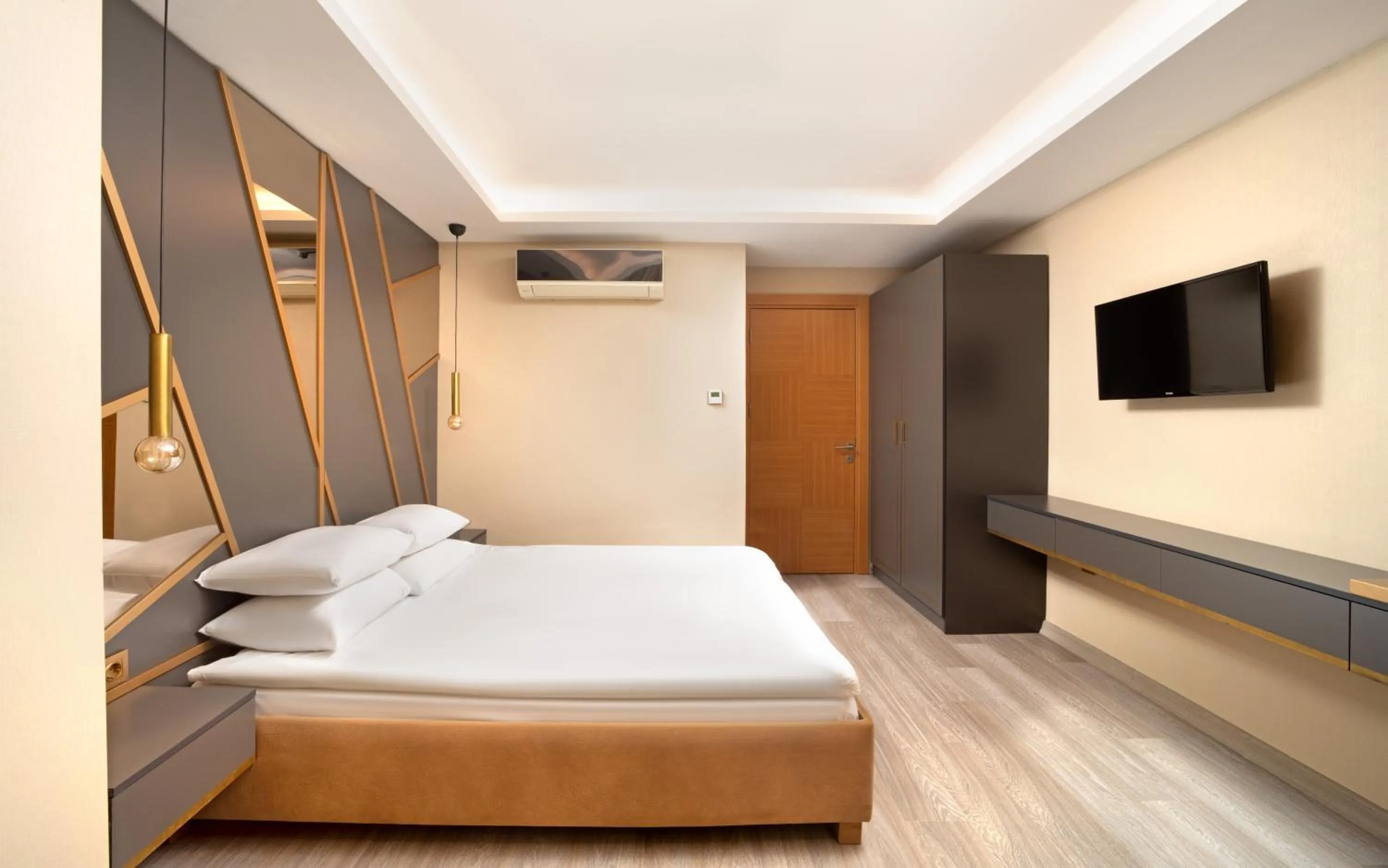 Bed in Family Time Suites Hotel