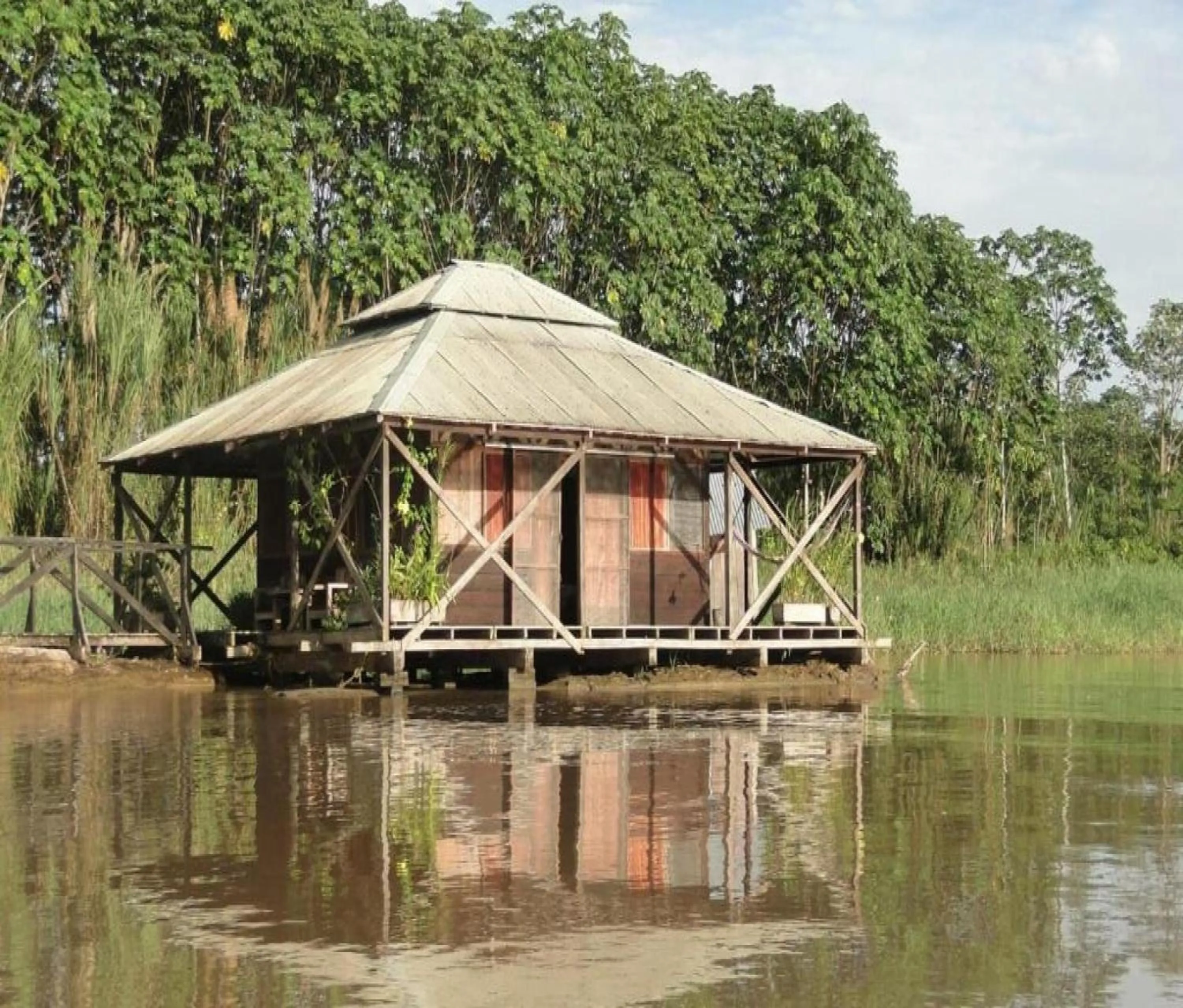 Property building in Cabaña Flotante Kurupira