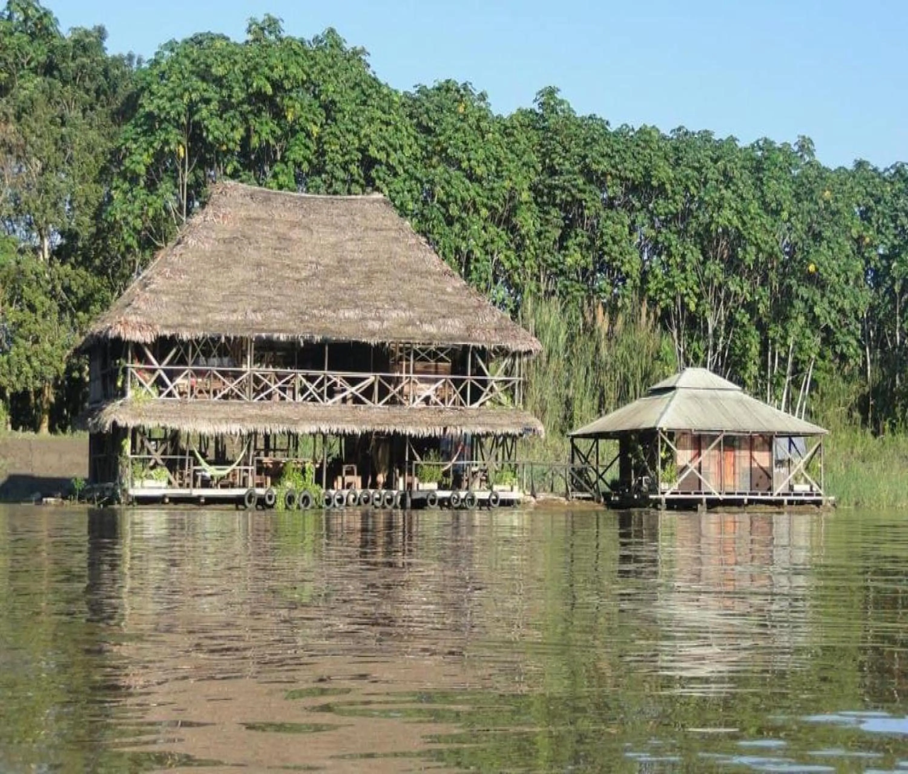 Property building in Cabaña Flotante Kurupira