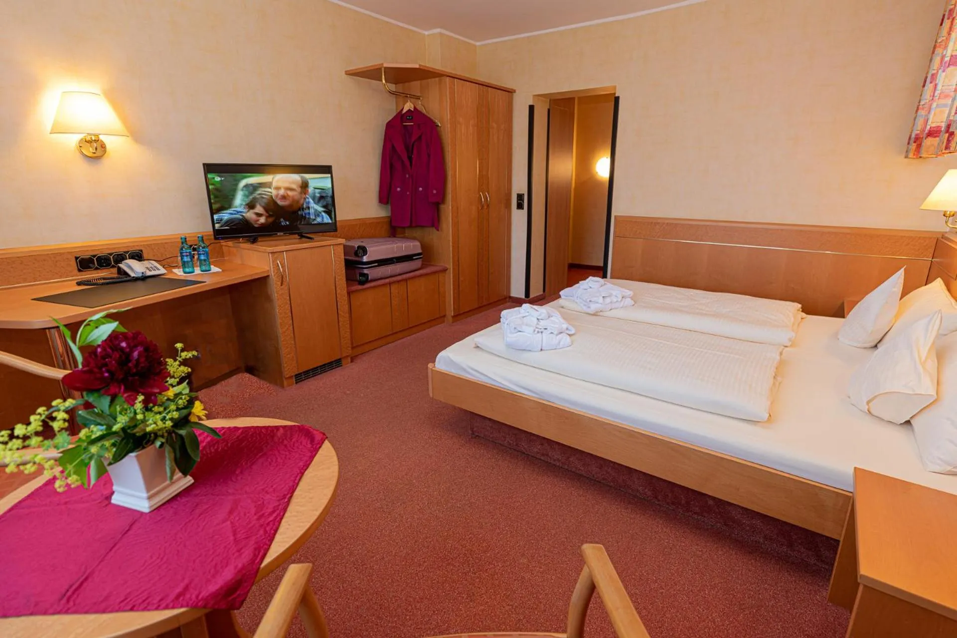 Photo of the whole room, Bed in KIShotel am Kurpark