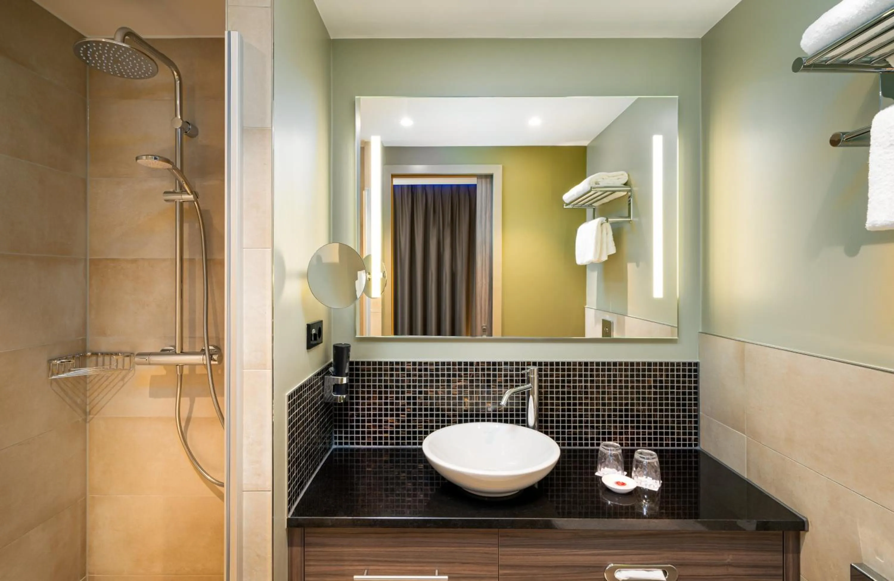 Bathroom in Leonardo Hotel Eschborn Frankfurt