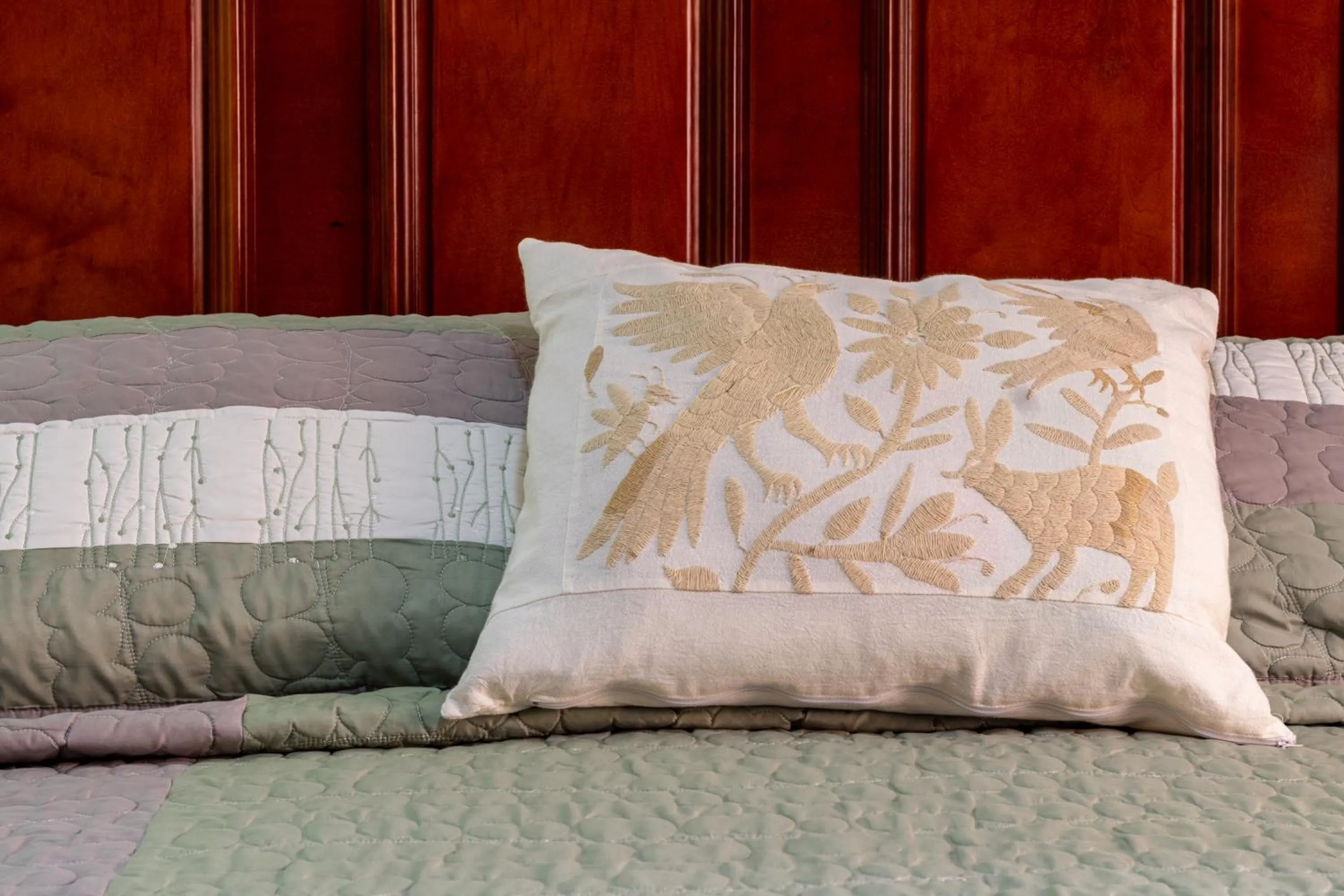 Decorative detail, Bed in Casa Maricela B&B