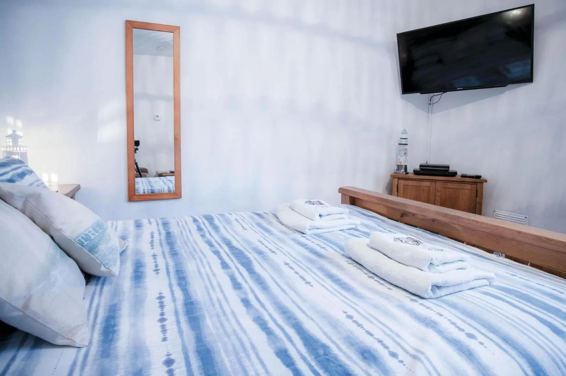 Floor plan, Bed in Primrose - 1 Bedroom Cottage - Llanteg