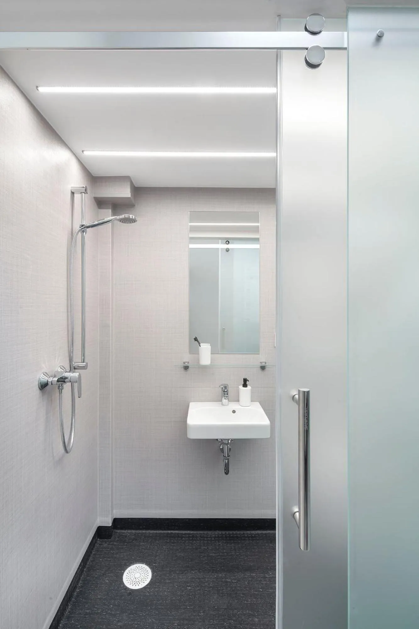 Bathroom in Lofty Kampus Garnizon