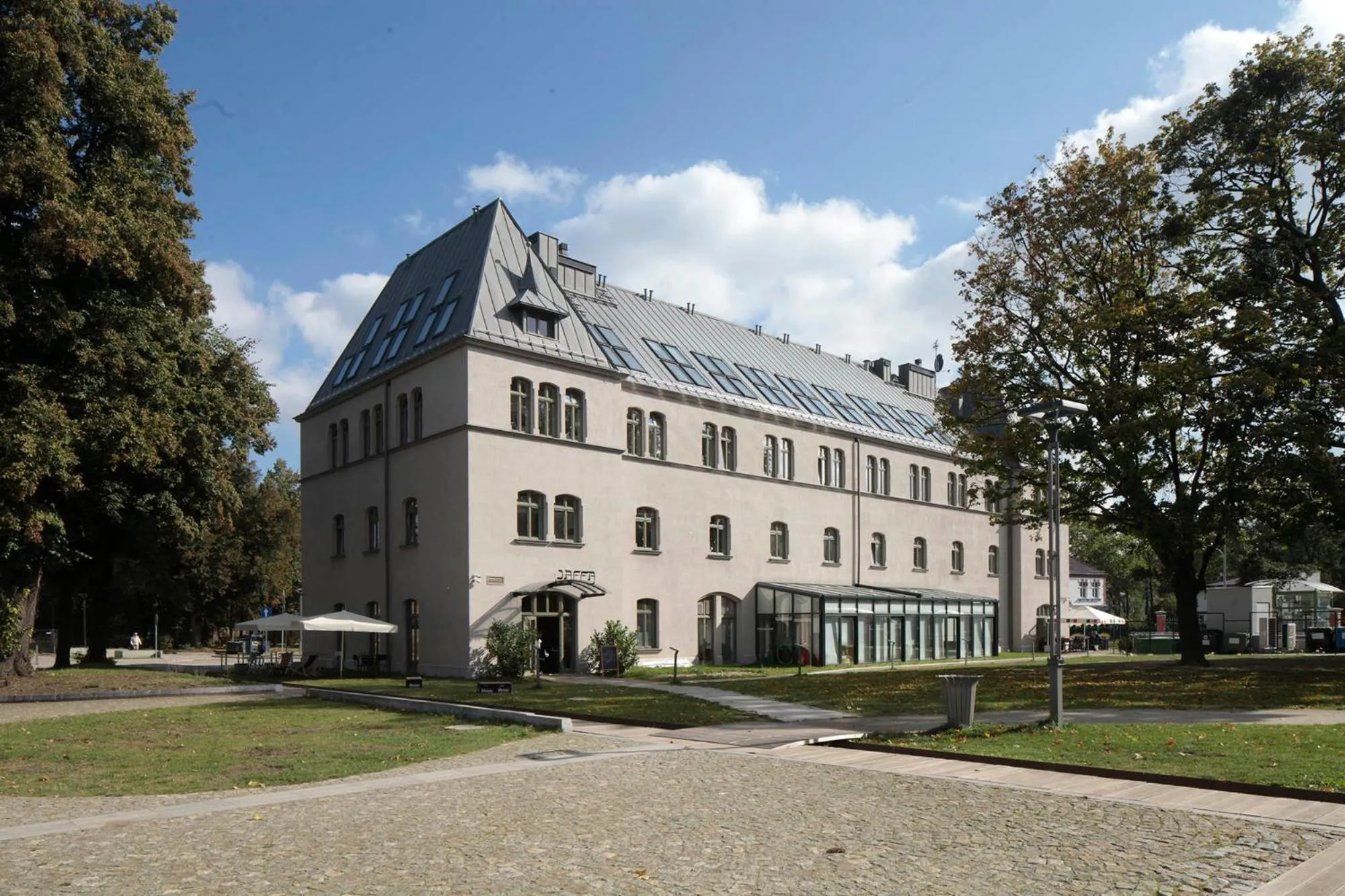 Property building in Lofty Kampus Garnizon