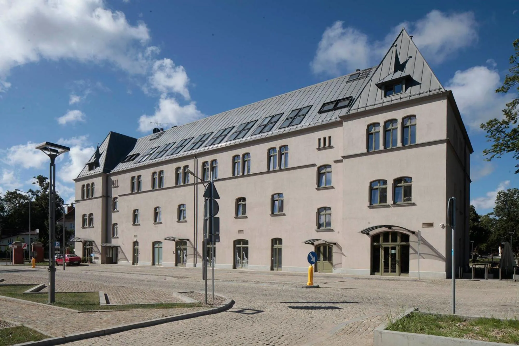 Property building in Lofty Kampus Garnizon