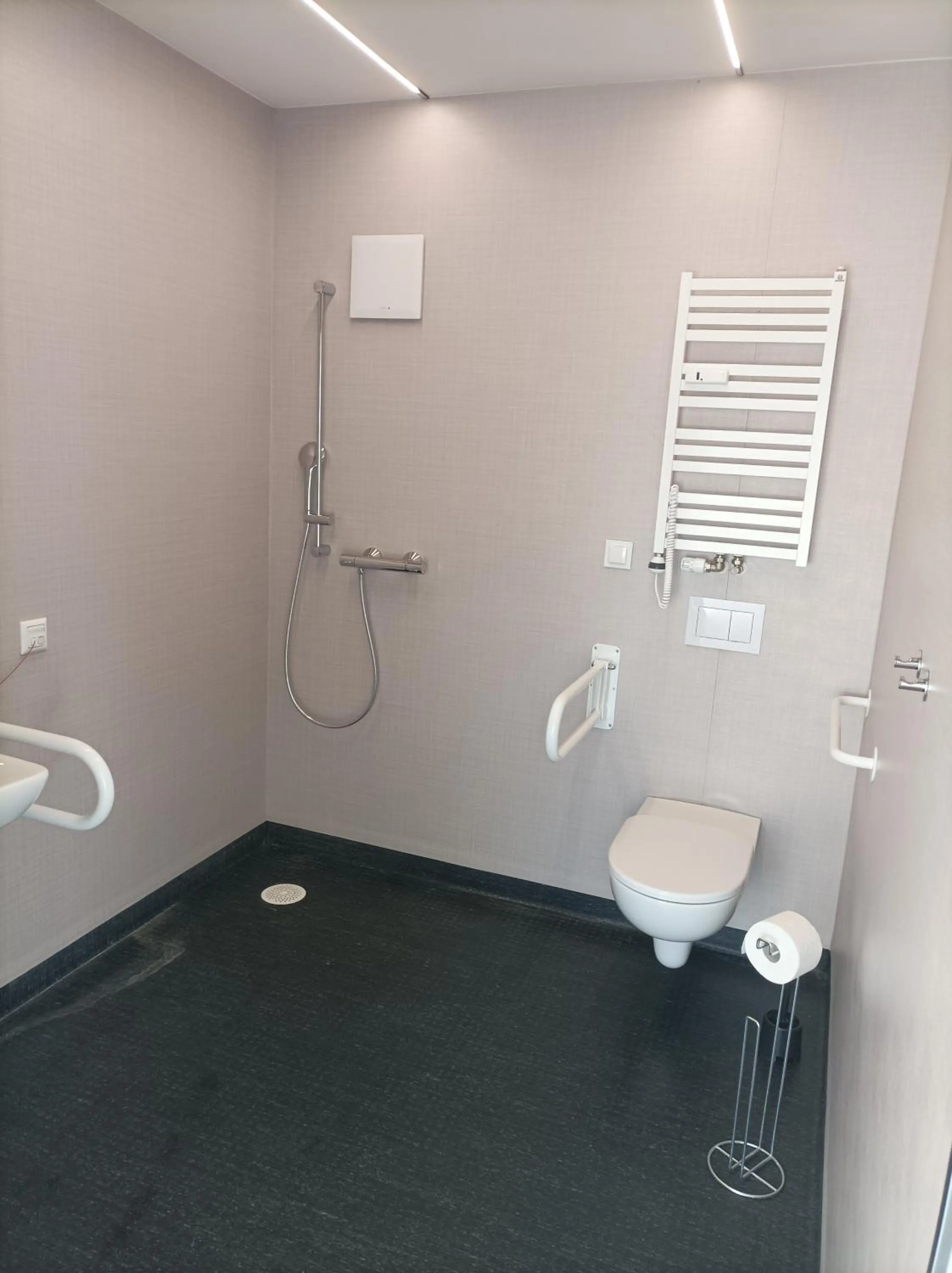 Bathroom in Lofty Kampus Garnizon