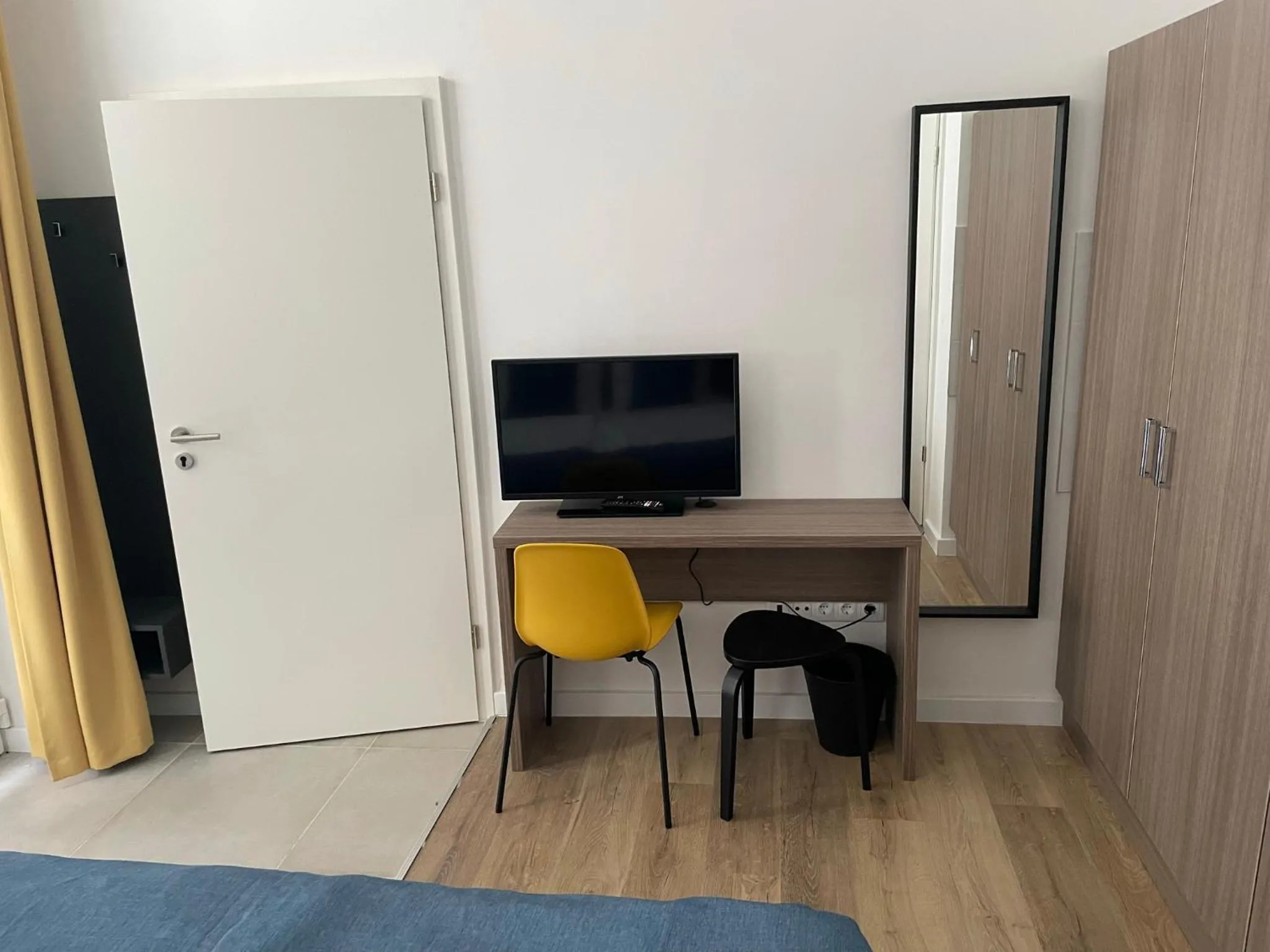 TV and multimedia in RES City Residence Hotel Budapest