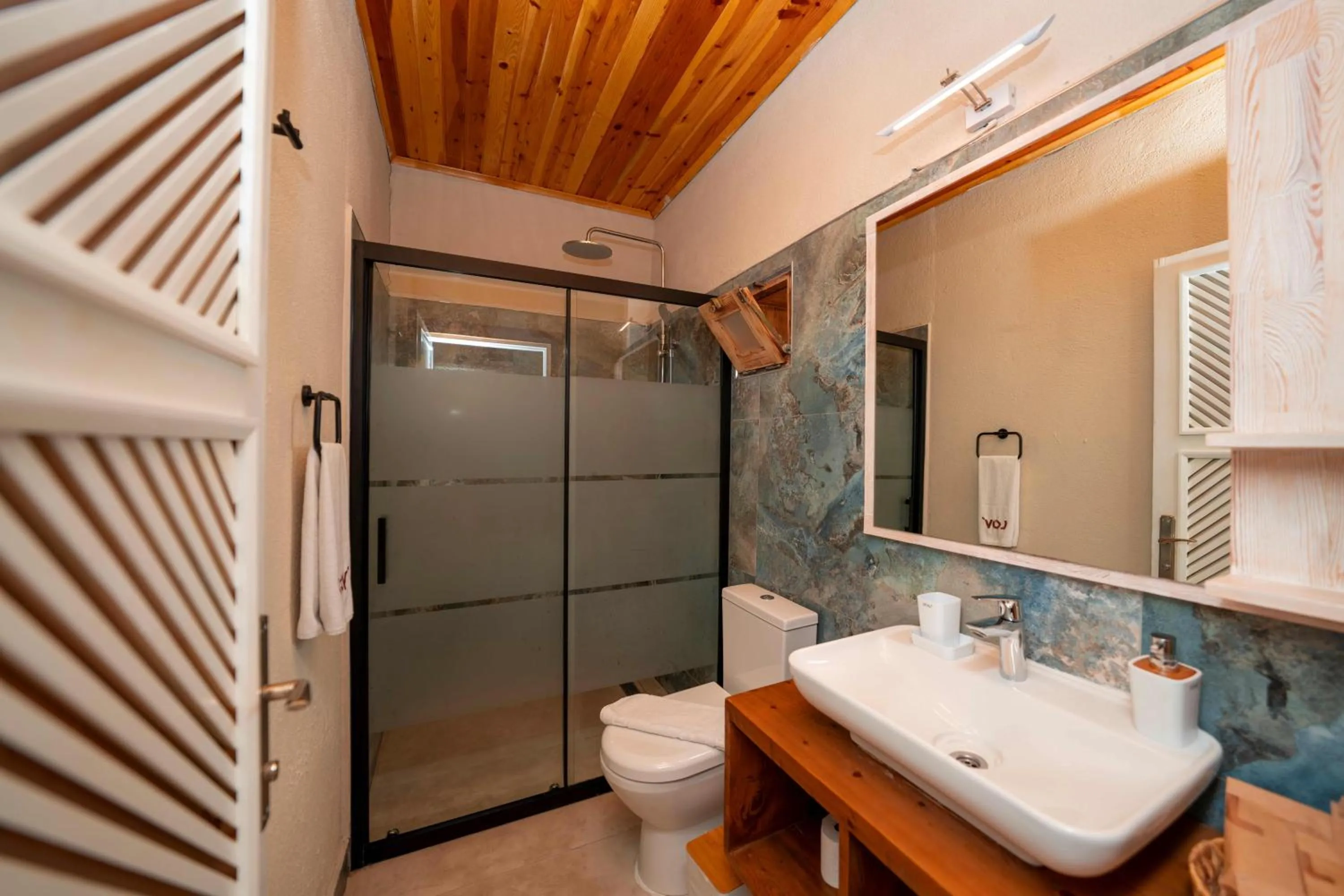 Shower in Lov Faralya Adults Only