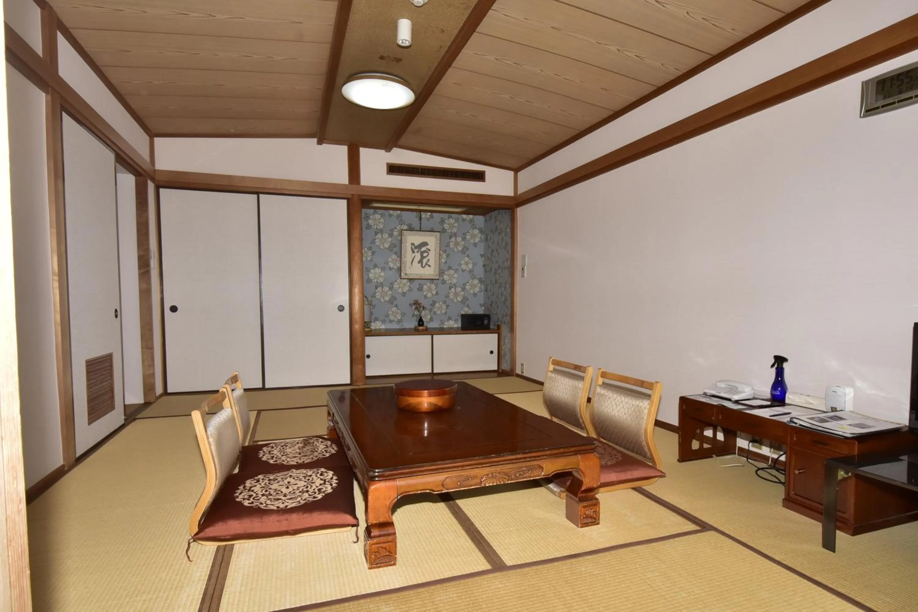 Photo of the whole room in Shimoda Prince Hotel