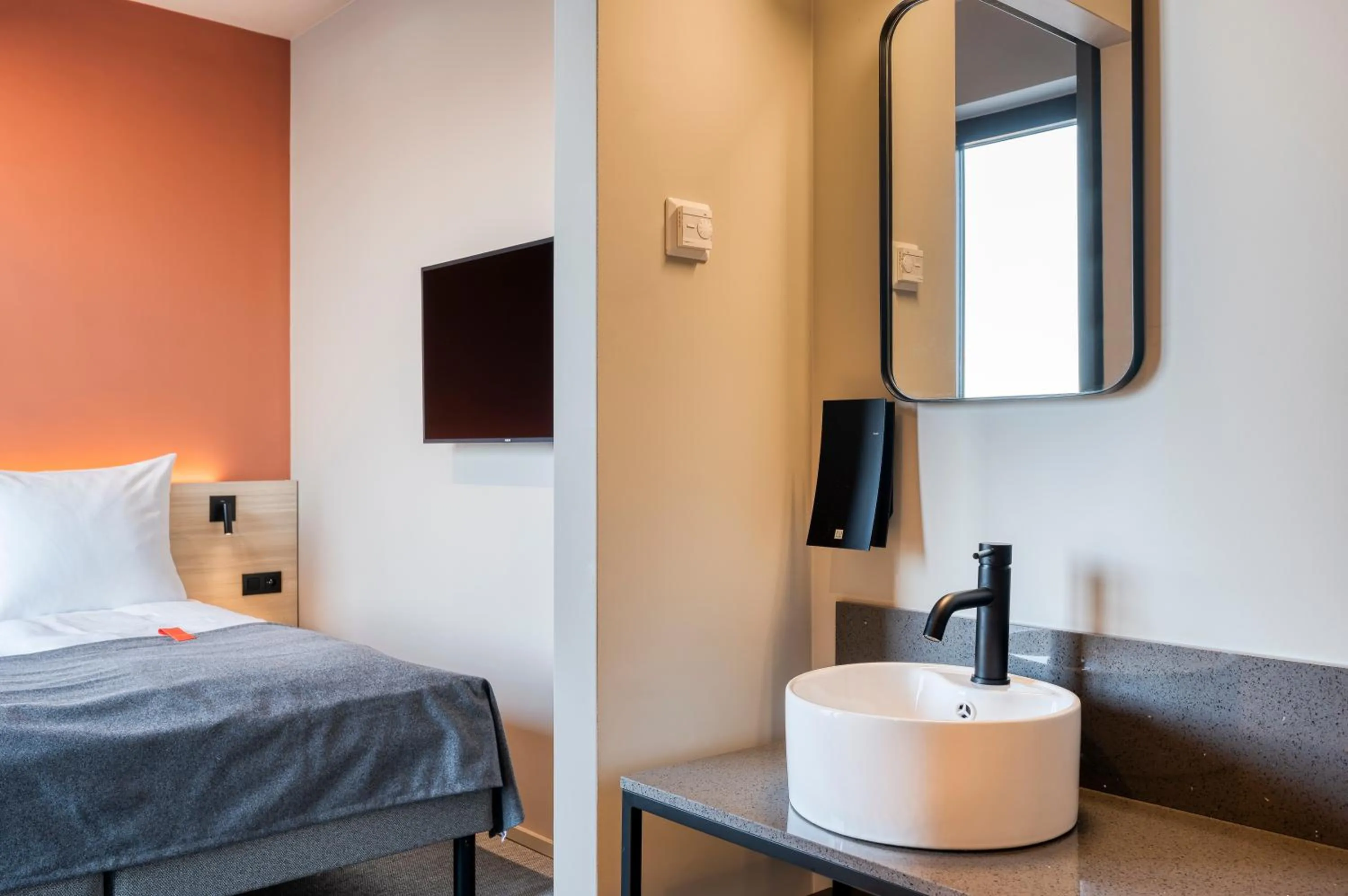 Bathroom, Bed in Citybox Antwerp City Center