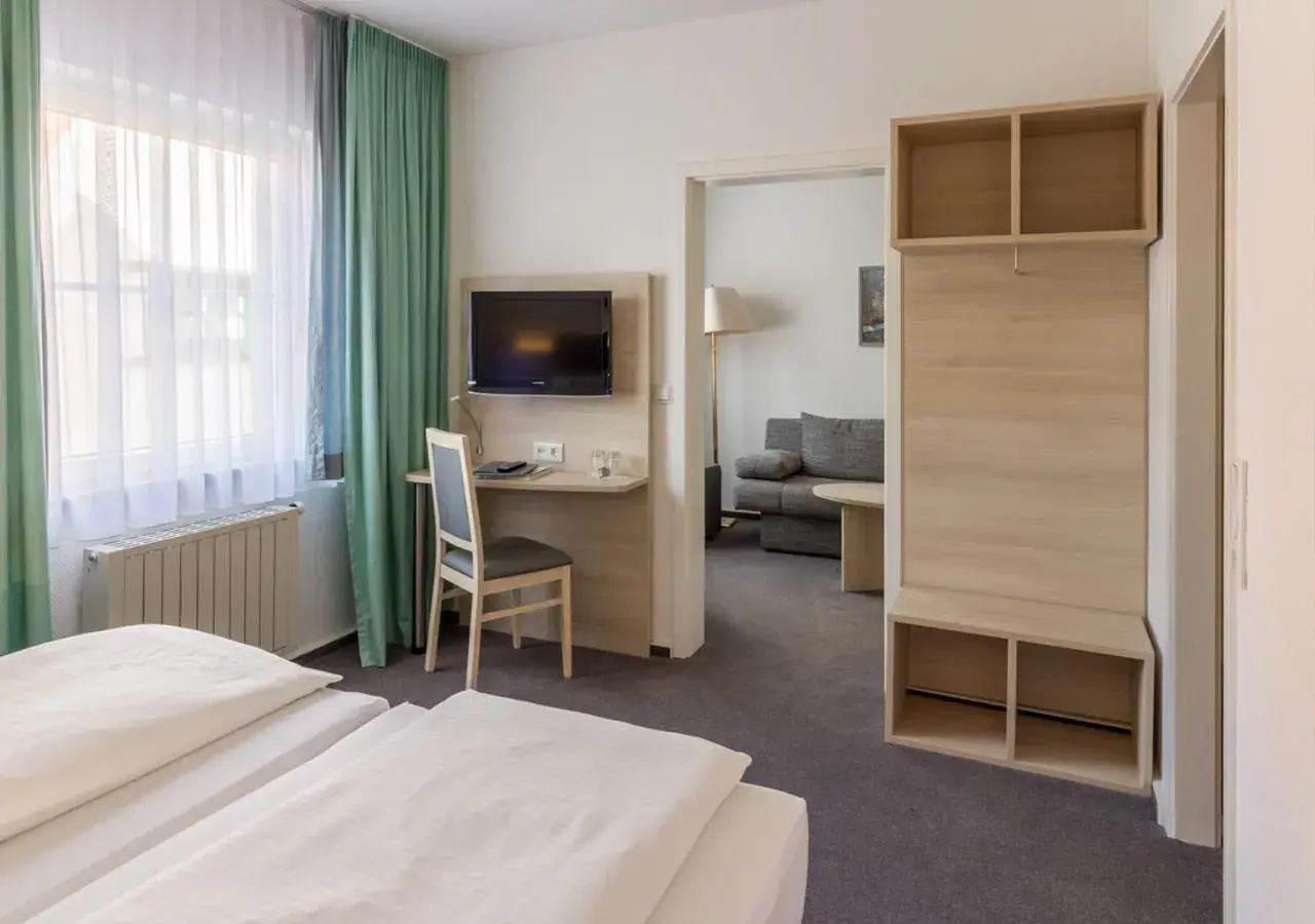Double Room in Hotel & Restaurant 5 Linden Double Room in Hotel & Restaurant 5 Linden