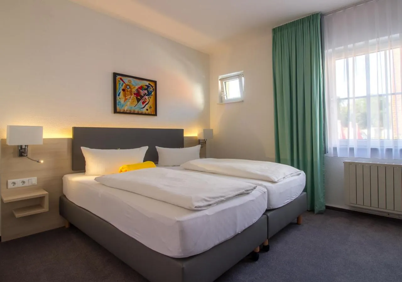 Photo of the whole room, Bed in Hotel & Restaurant 5 Linden