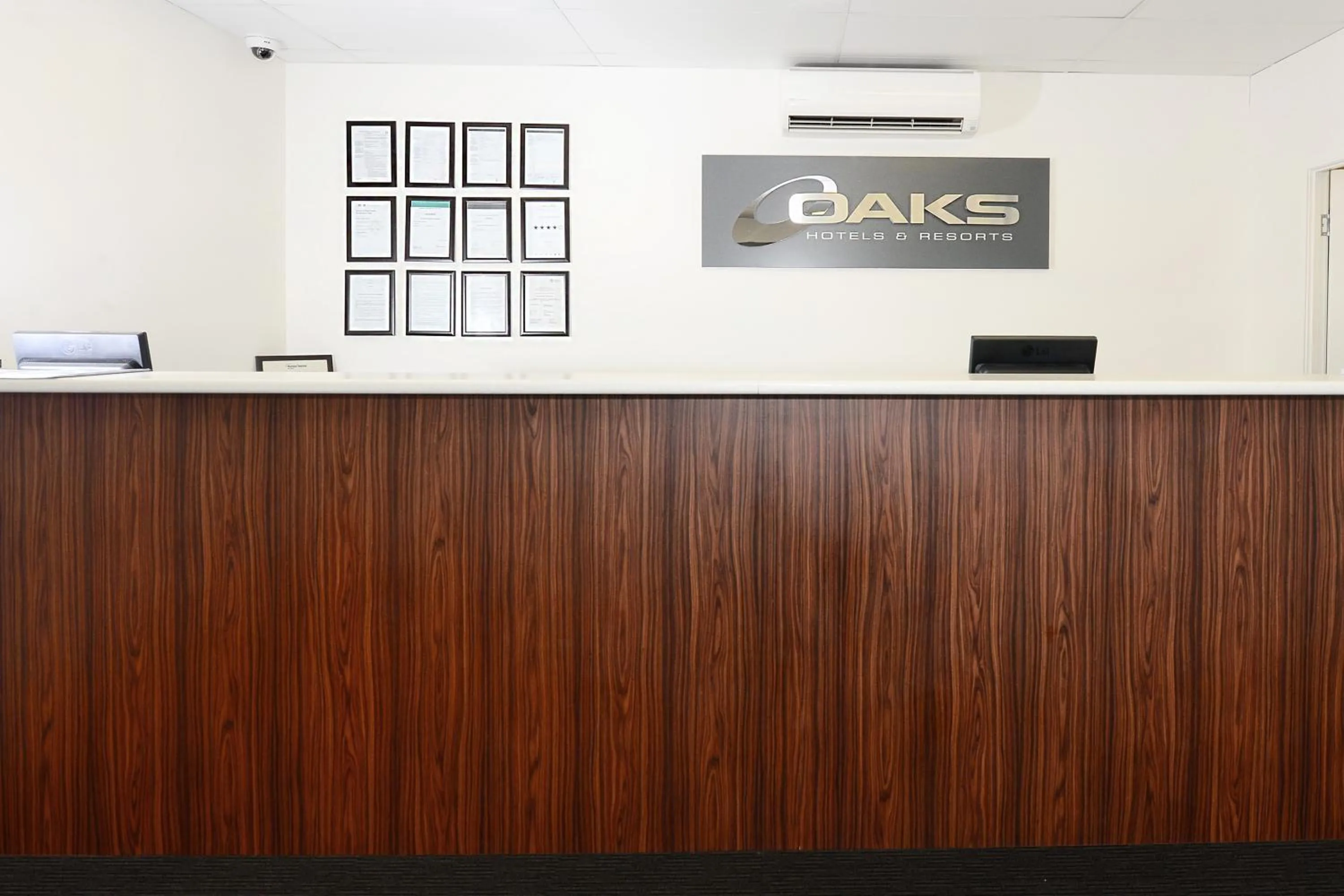 Lobby or reception in Oaks Moranbah Suites
