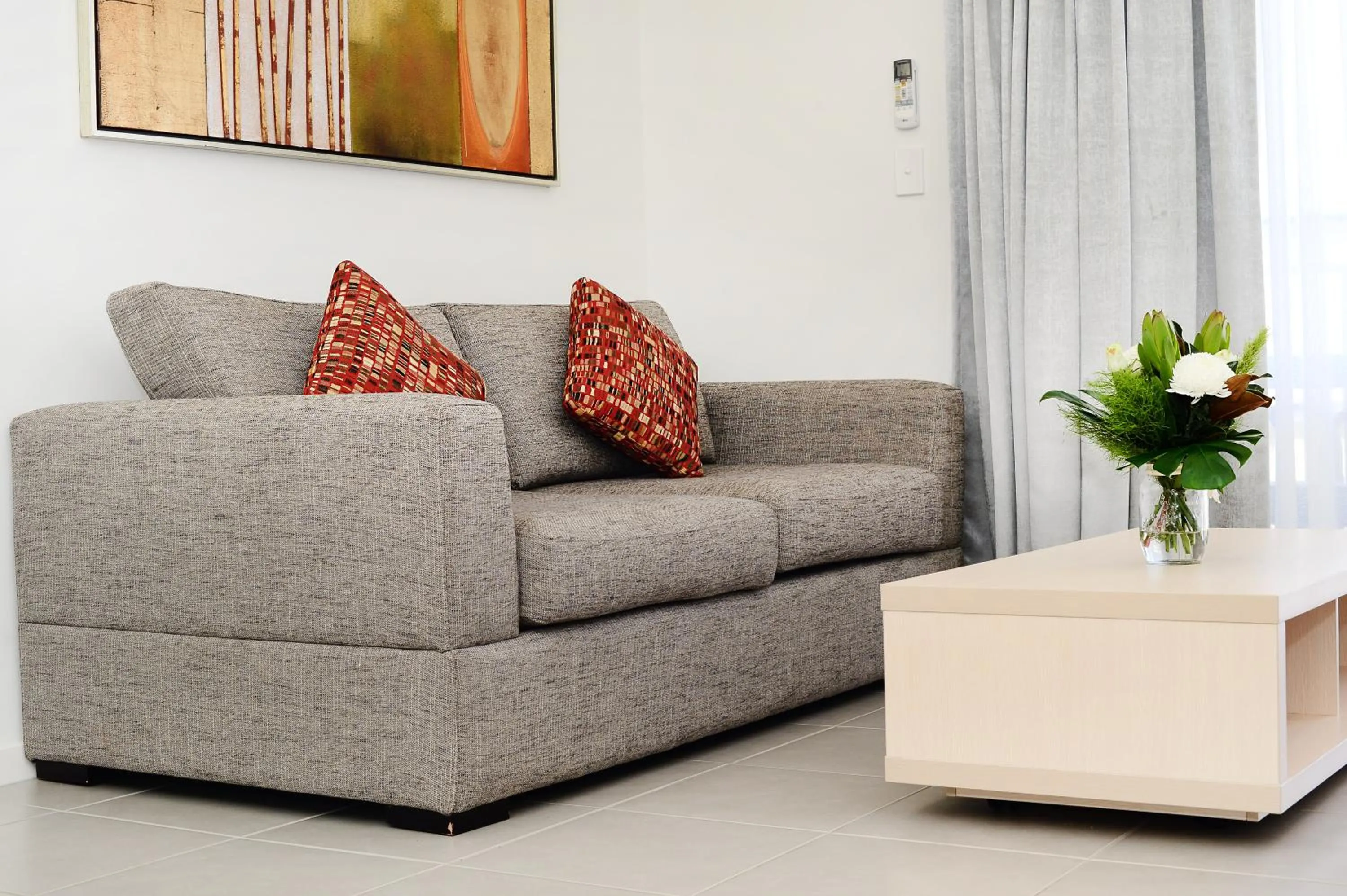 Living room in Oaks Middlemount Suites