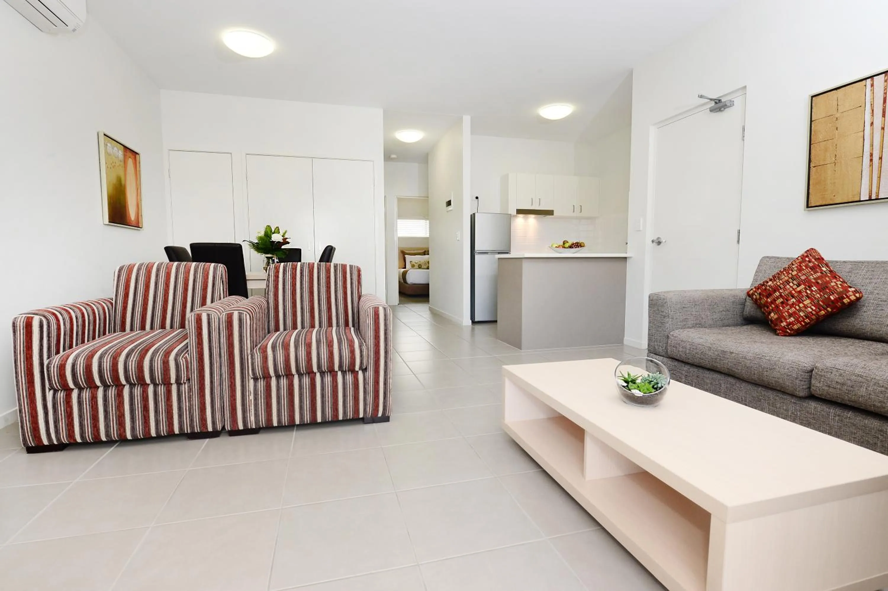Living room in Oaks Middlemount Suites