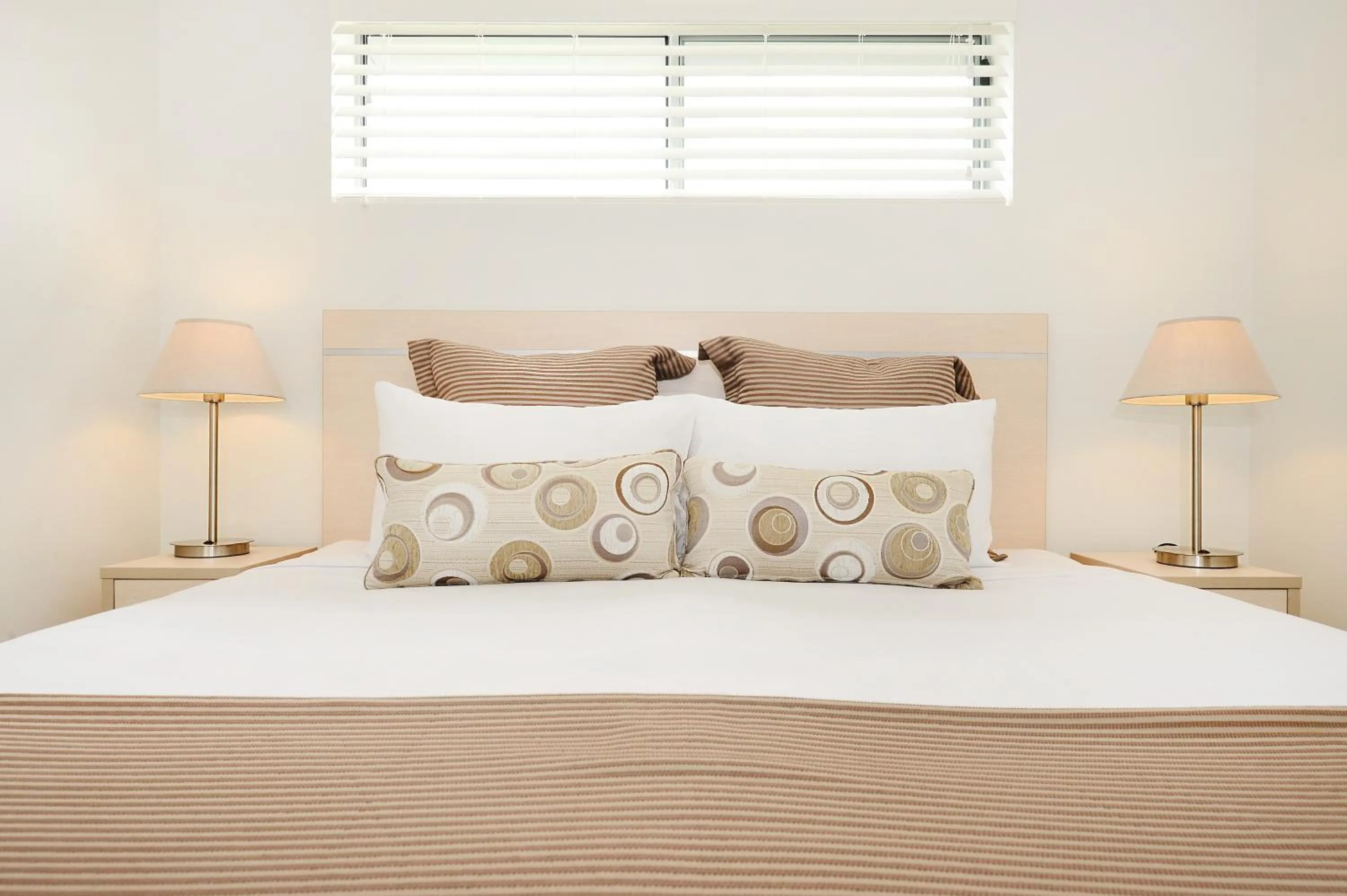 Decorative detail, Bed in Oaks Middlemount Suites