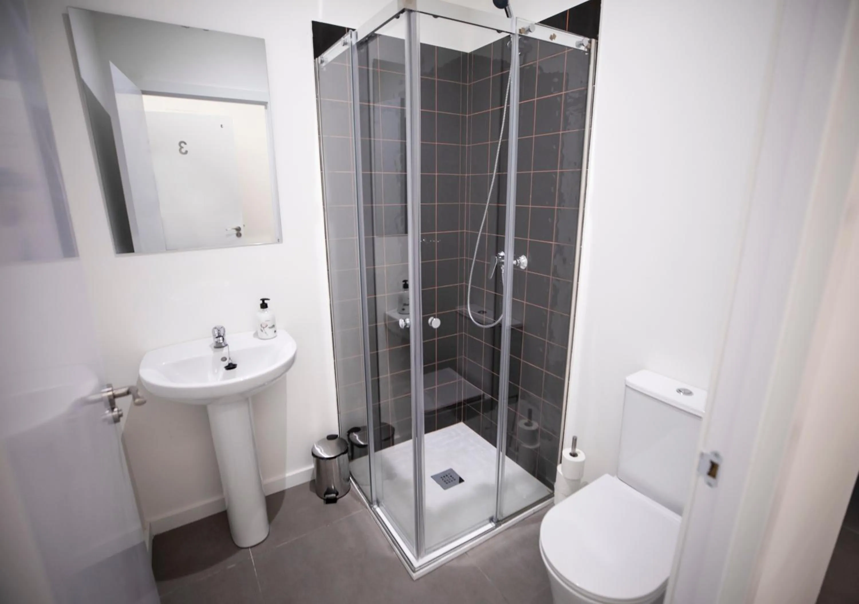 Bathroom in Hostel MYD La Latina