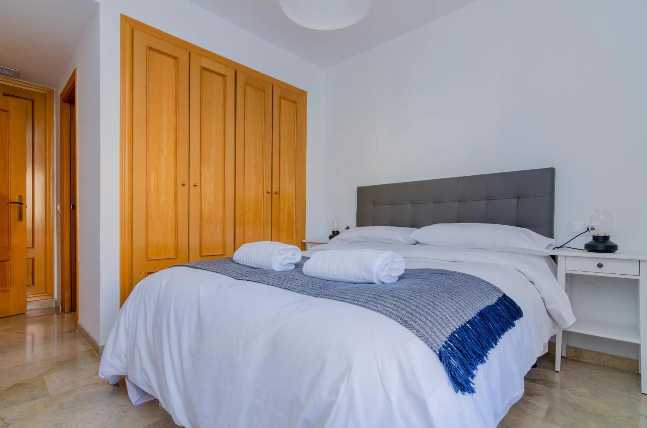WintowinRentals Teatinos, Metro, Free Parking & Pool.