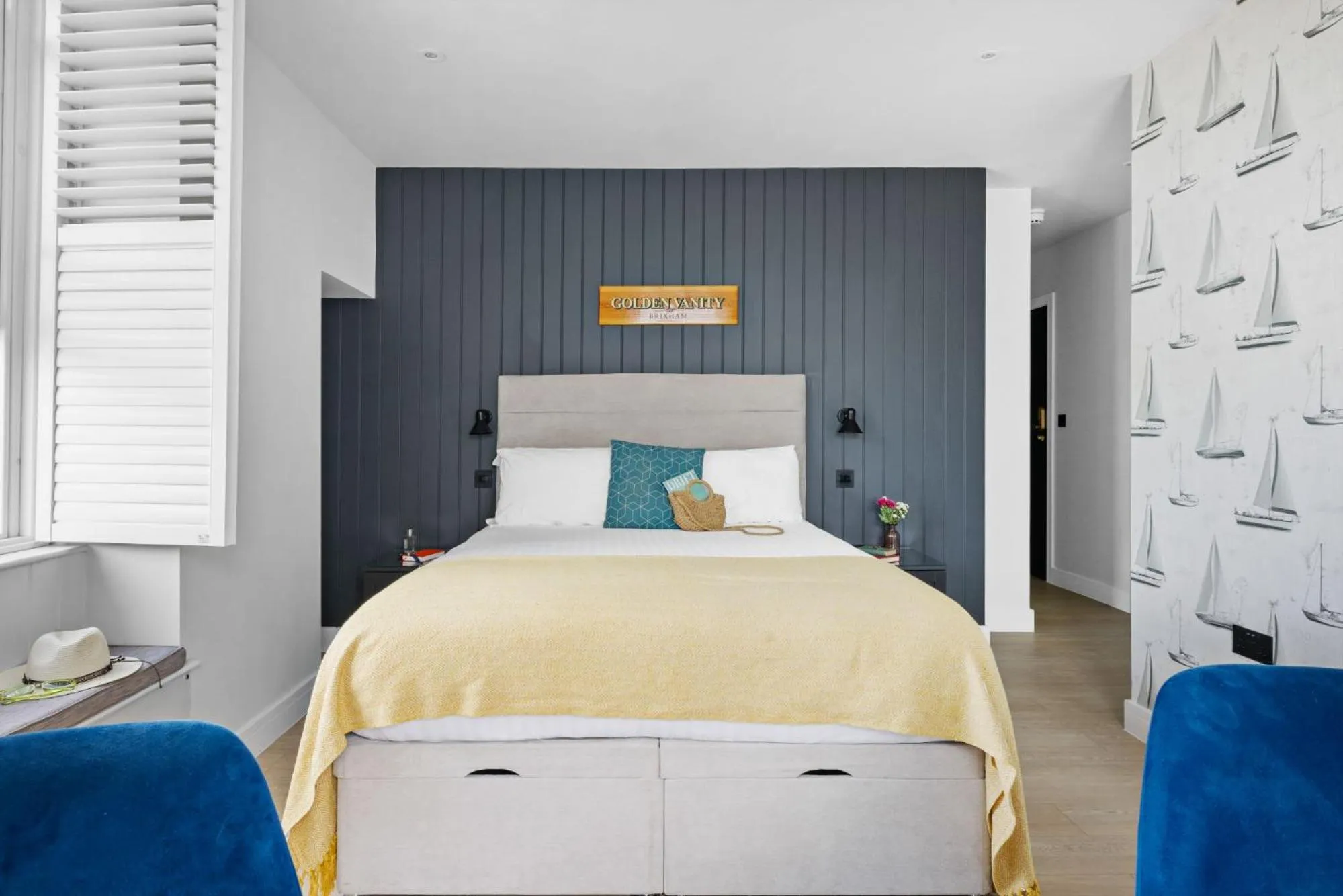 Bed in Golden Vanity Suite - Sea View - Free Wi-Fi