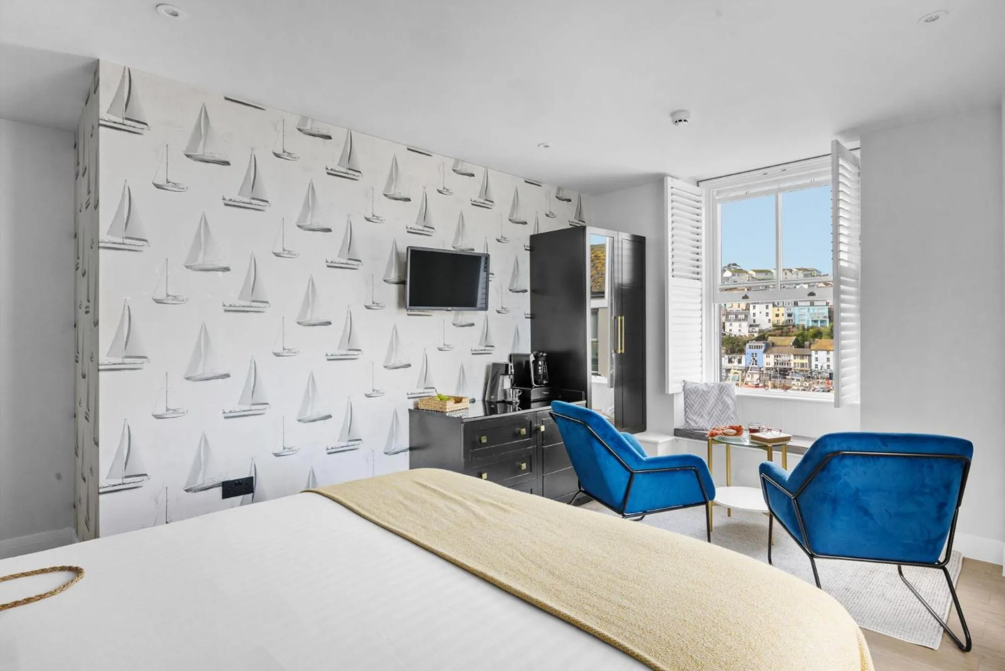 Bed in Golden Vanity Suite - Sea View - Free Wi-Fi