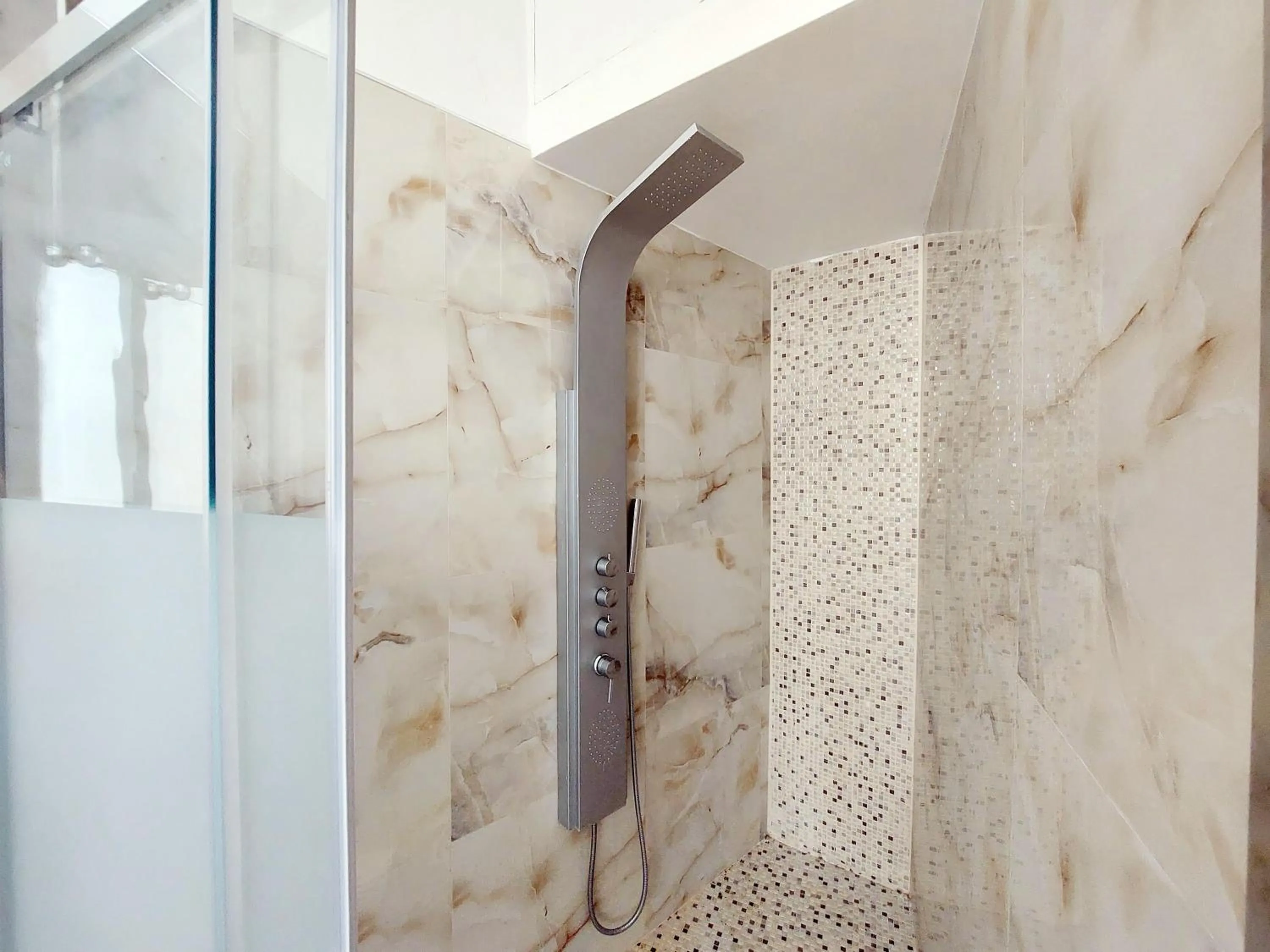 Shower in 4BNB - Luxury Mazzini Apartment