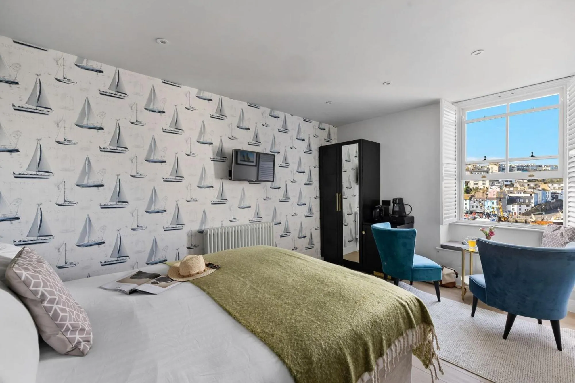 Bed in Leader Suite - Sea View - Free Wi-Fi